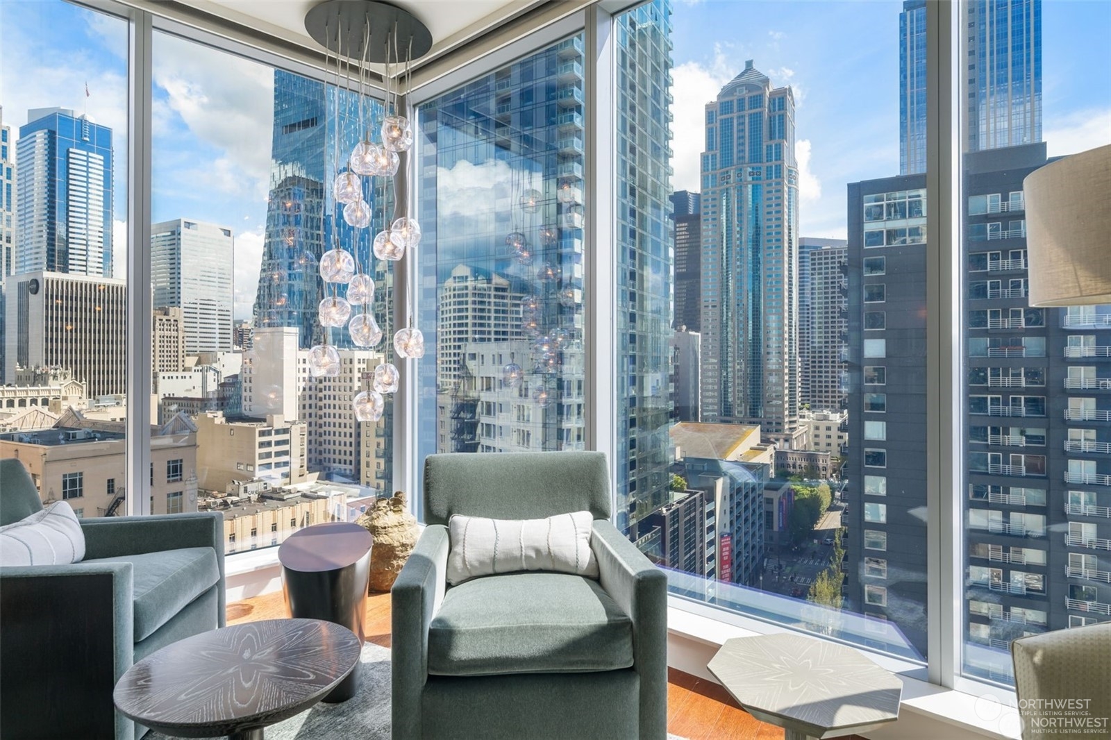 Seattle, Washington, 98101, United States, 2 Bedrooms Bedrooms, ,2 BathroomsBathrooms,Residential,For Sale,1699073