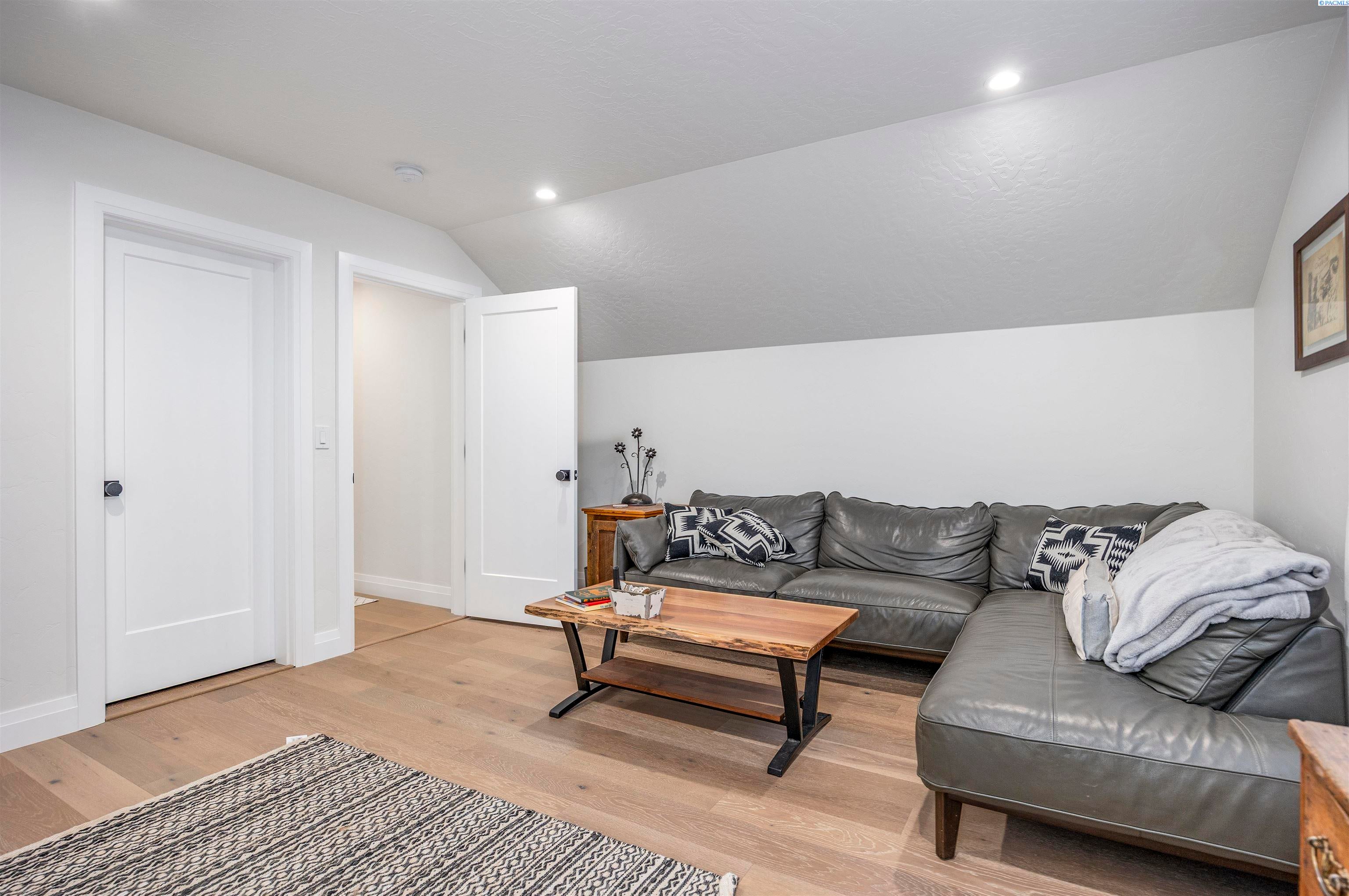 Pasco, Washington, 99301, United States, 4 Bedrooms Bedrooms, ,3 BathroomsBathrooms,Residential,For Sale,2005425