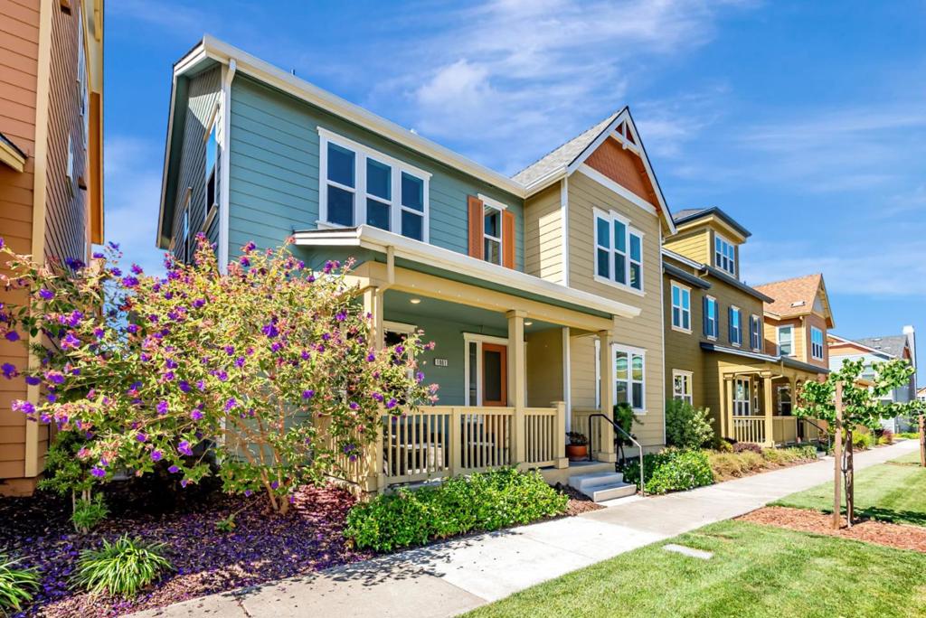 Hercules, California, 94547, United States, 4 Bedrooms Bedrooms, ,3 BathroomsBathrooms,Residential,For Sale,1978520