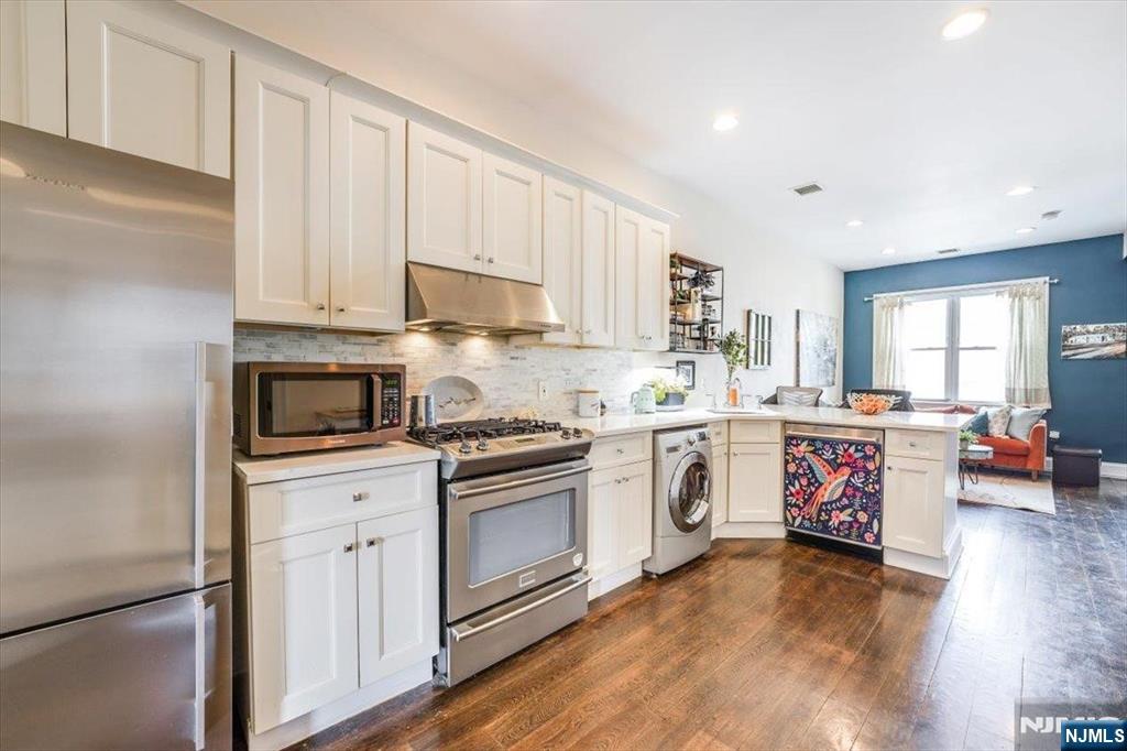 Jersey City, New Jersey, 07302, United States, 1 Bedroom Bedrooms, ,1 BathroomBathrooms,Residential,For Sale,1874019