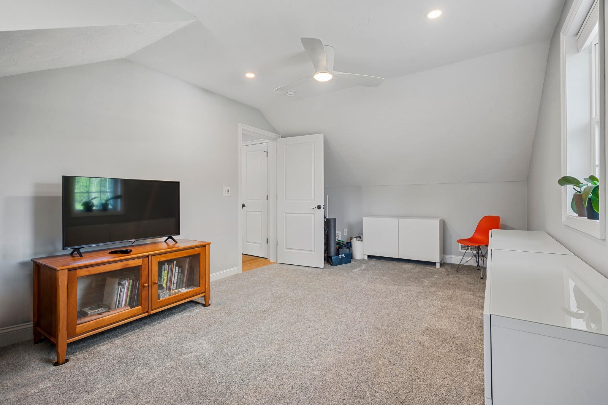 Greenville, New Hampshire, 03048, United States, 3 Bedrooms Bedrooms, ,1 BathroomBathrooms,Residential,For Sale,1919531