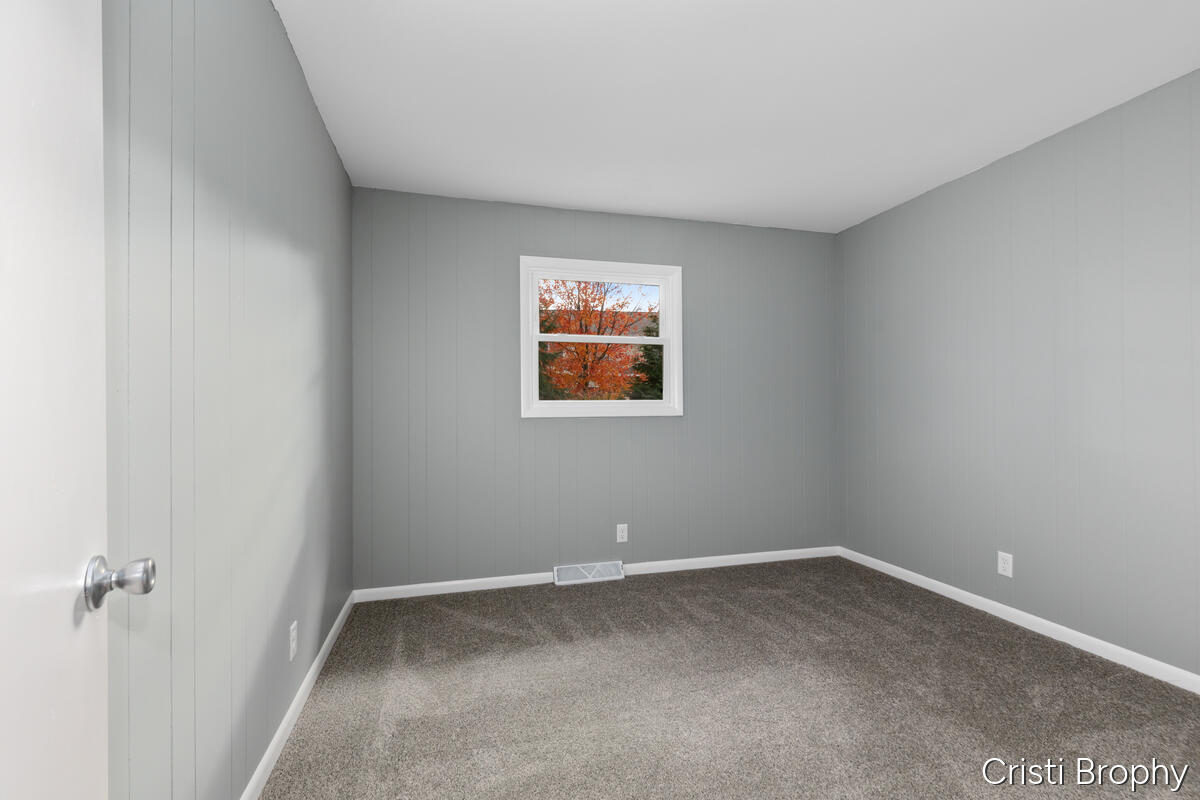 Grand Rapids, Michigan, 49506, United States, 4 Bedrooms Bedrooms, ,3 BathroomsBathrooms,Residential,For Sale,1989098