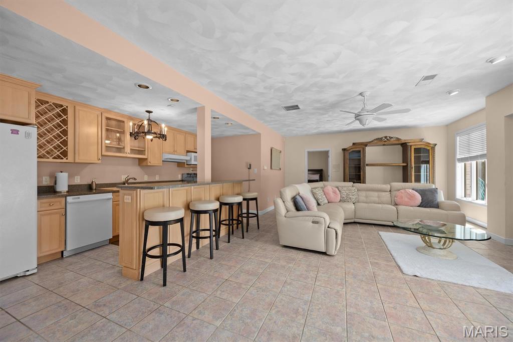 Shiloh, Illinois, 62221, United States, 5 Bedrooms Bedrooms, ,6 BathroomsBathrooms,Residential,For Sale,1890091