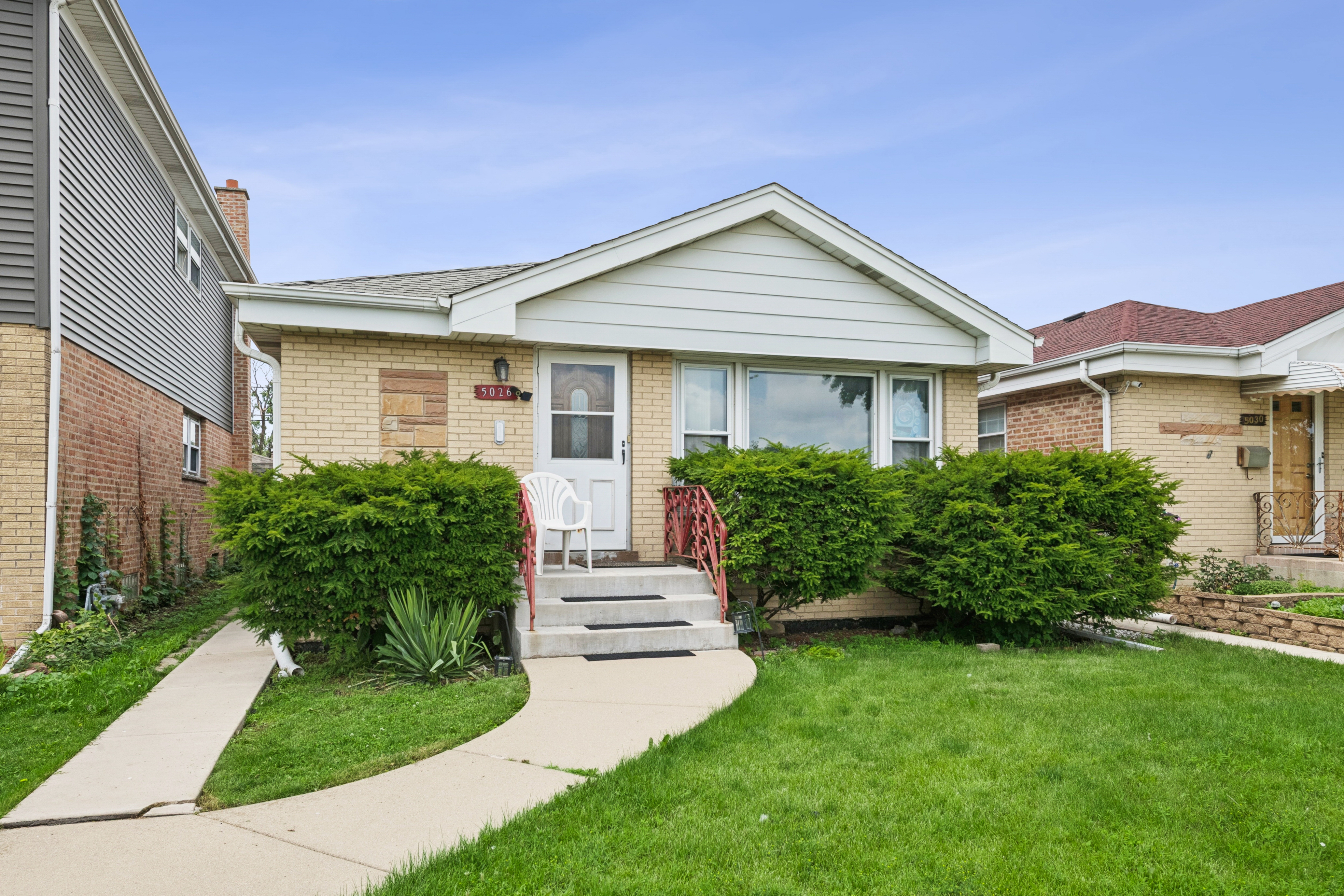  Charming and Well-Maintained Brick Bungalow in Fantastic Schiller Park Location - 物件實景