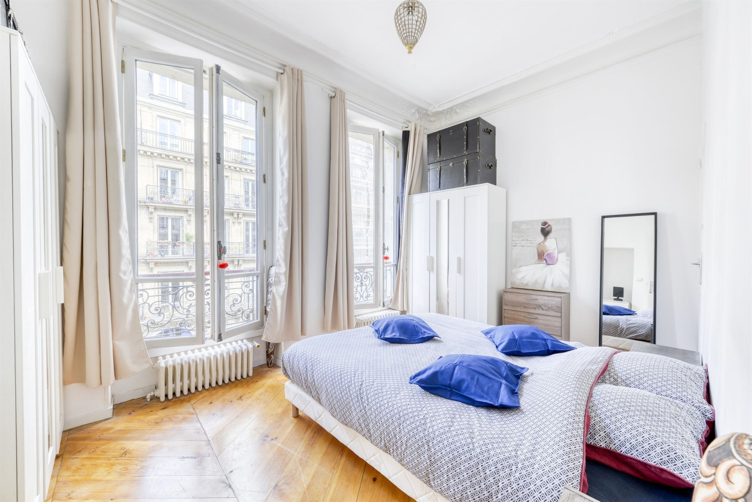  4-Room, 3-Bedroom Apartment in Paris 9th - 物件實景