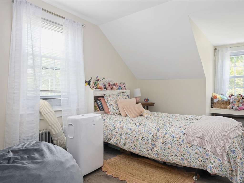 Westerly, Rhode Island, 02891, United States, 5 Bedrooms Bedrooms, ,4 BathroomsBathrooms,Residential,For Sale,1906613