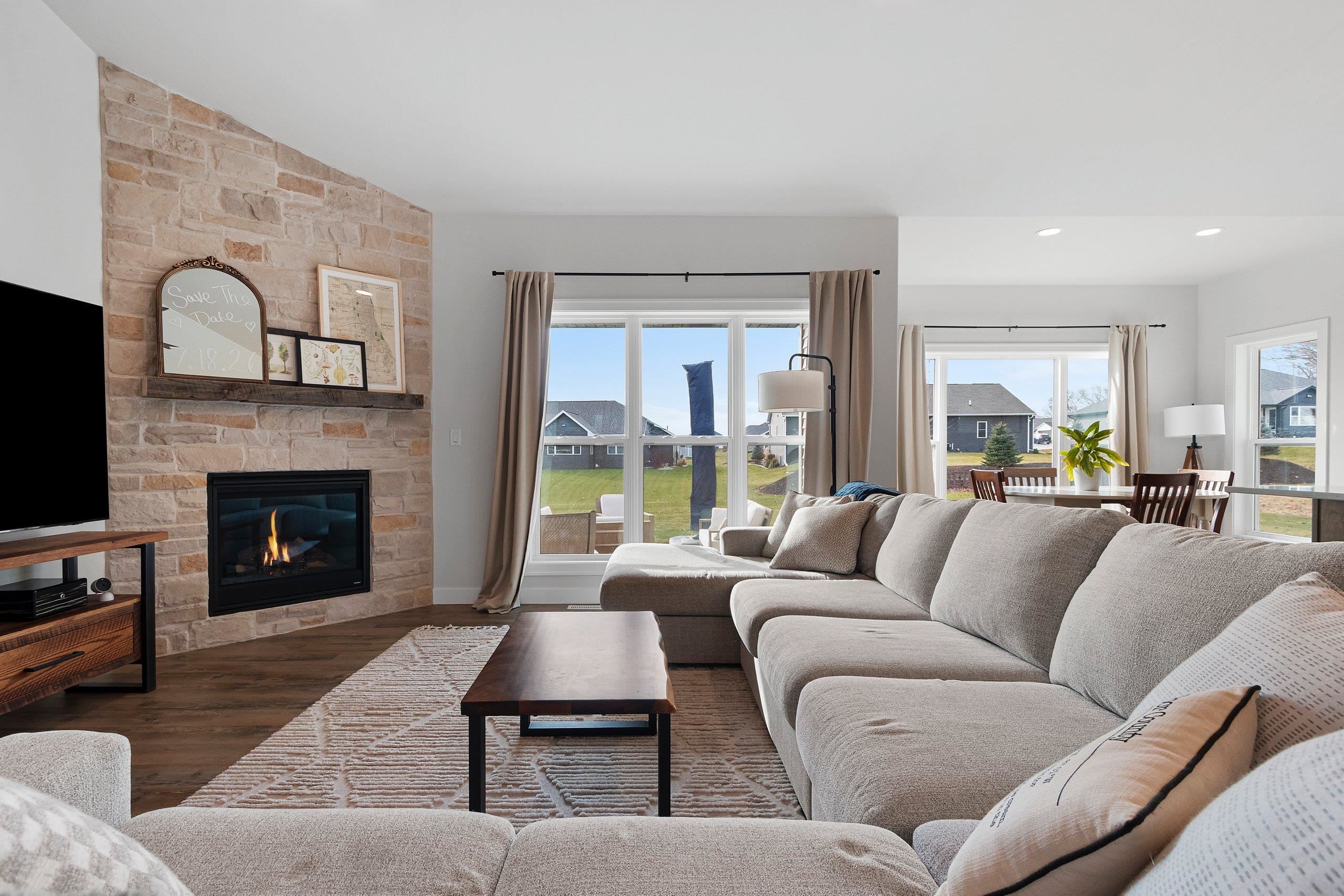 SUAMICO, Wisconsin, 54313, United States, 5 Bedrooms Bedrooms, ,4 BathroomsBathrooms,Residential,For Sale,2000952