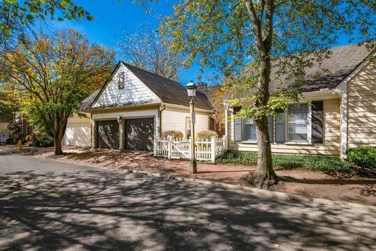 Upper Arlington, Ohio, 43220, United States, 3 Bedrooms Bedrooms, ,3 BathroomsBathrooms,Residential,For Sale,1987809