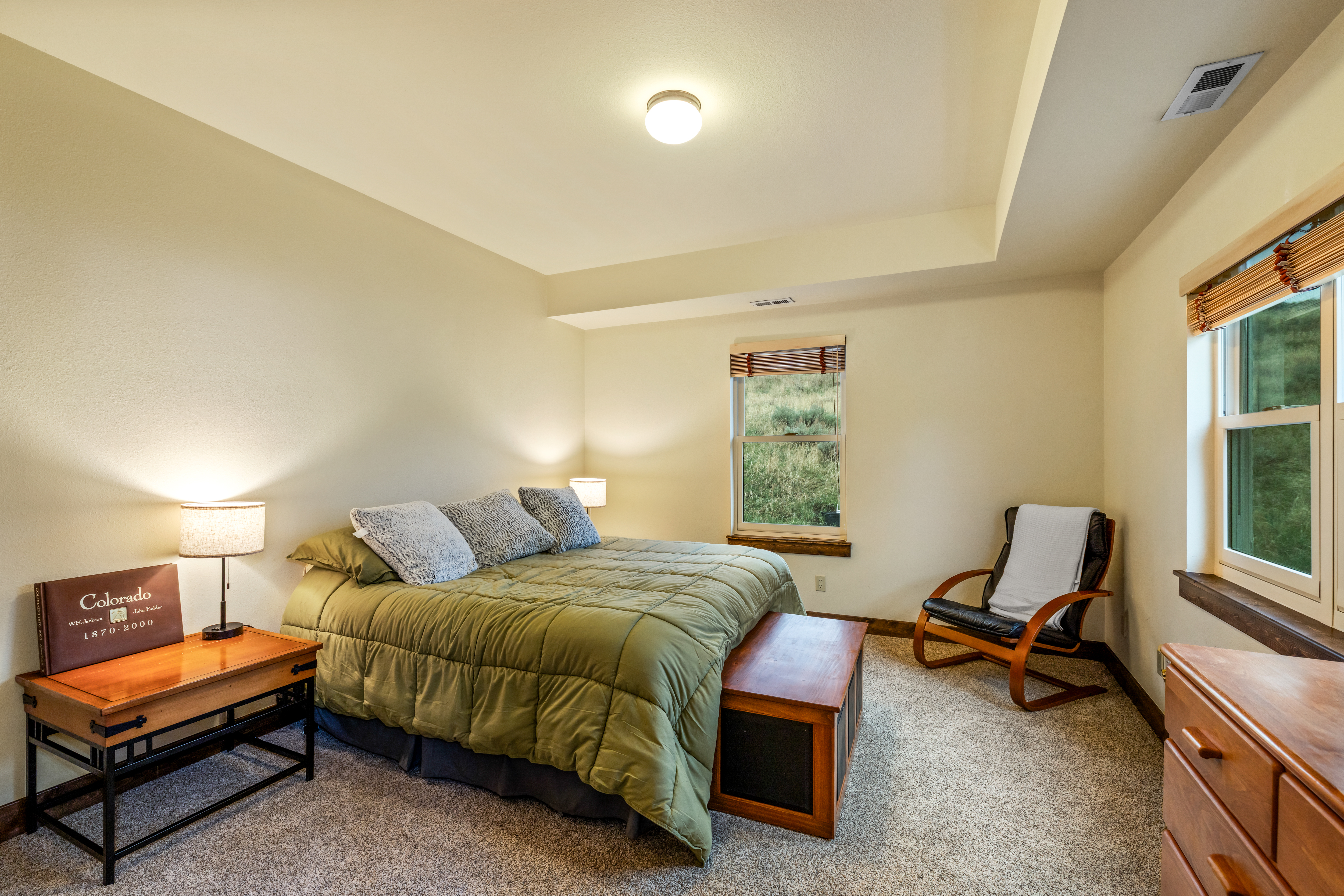  Updated Red Hawk Home w/ Spacious Layout - 物件實景