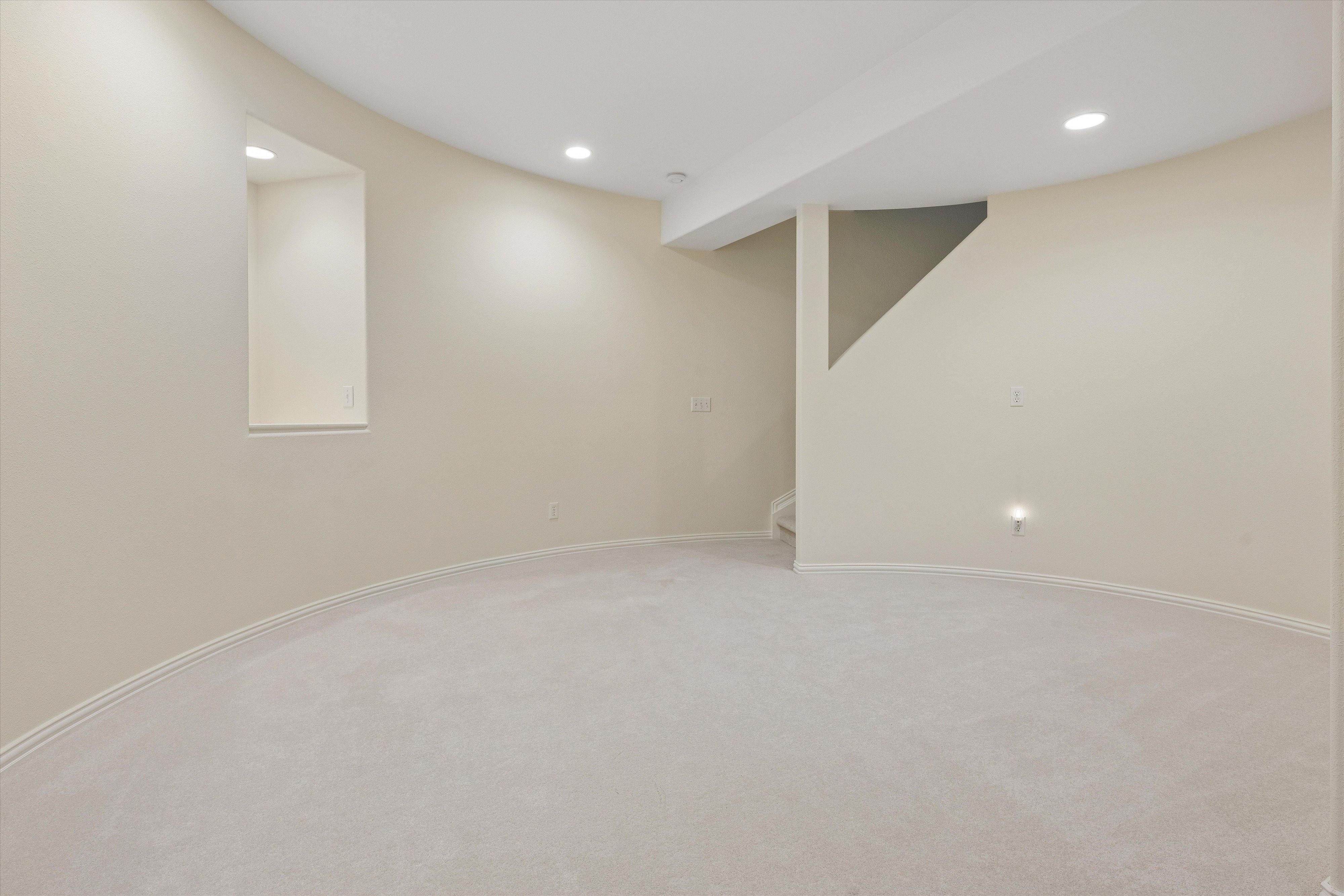  Luxury Features, Thoughtful Upgrades And Beautiful Outdoor Space - 物件實景