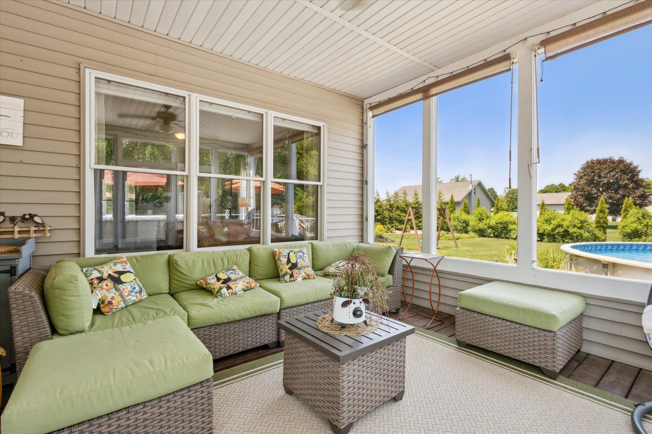 Edwardsburg, Michigan, 49112, United States, 4 Bedrooms Bedrooms, ,4 BathroomsBathrooms,Residential,For Sale,1989598