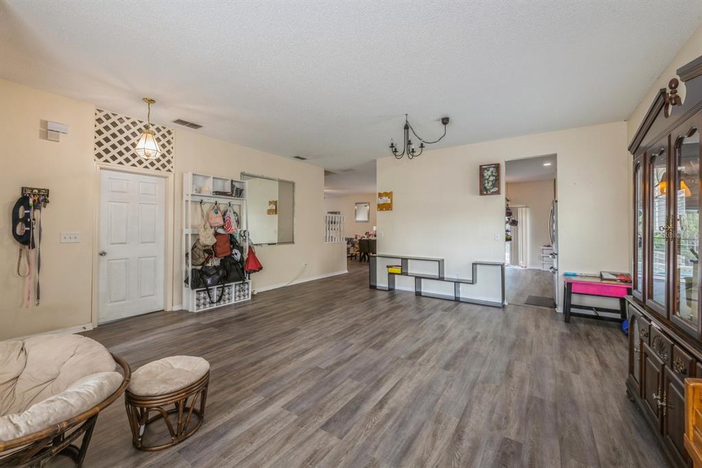 Longwood, Florida, 32750, United States, 6 Bedrooms Bedrooms, ,4 BathroomsBathrooms,Residential,For Sale,1896627