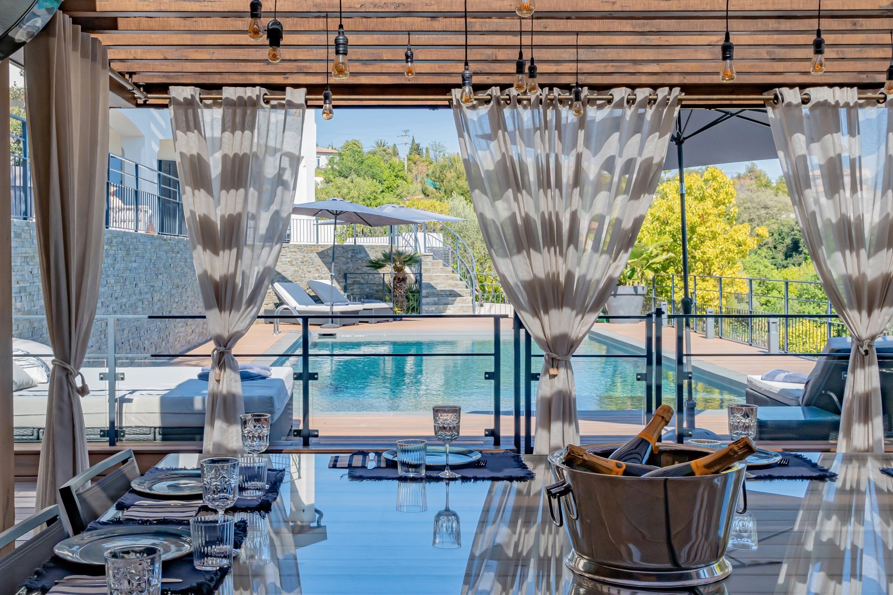  Hills of Cagnes-sur-Mer, luxury renovated sea view villa in a private estate ne… - 物件實景