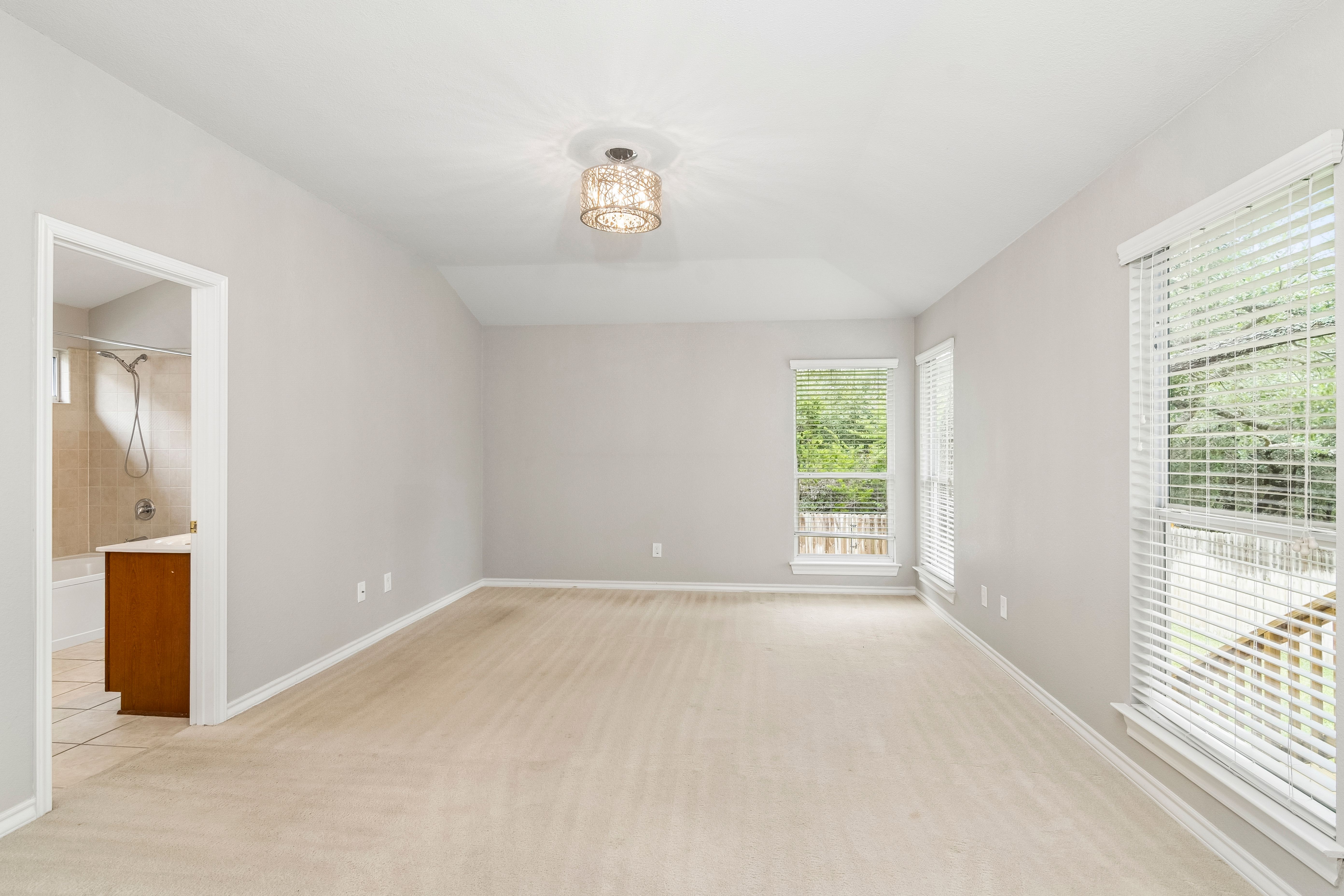  Pristine One-Story with Covered Patio - 物件實景
