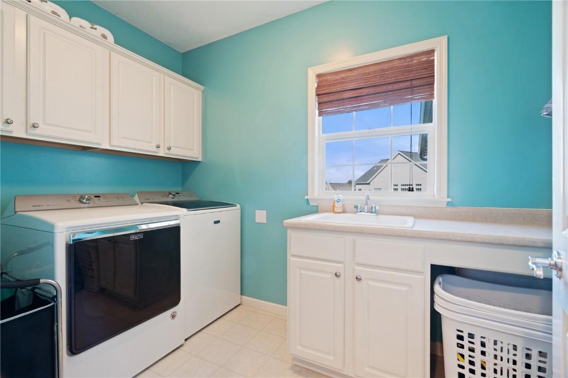 Marion, Iowa, 52302, United States, 5 Bedrooms Bedrooms, ,4 BathroomsBathrooms,Residential,For Sale,1984063