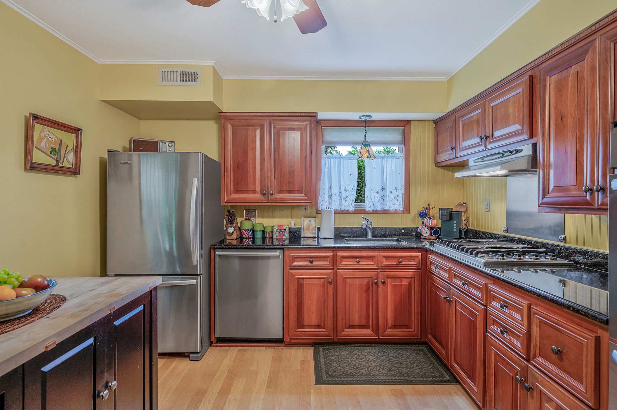 Babylon, New York, 11702, United States, 4 Bedrooms Bedrooms, ,3 BathroomsBathrooms,Residential,For Sale,1921676