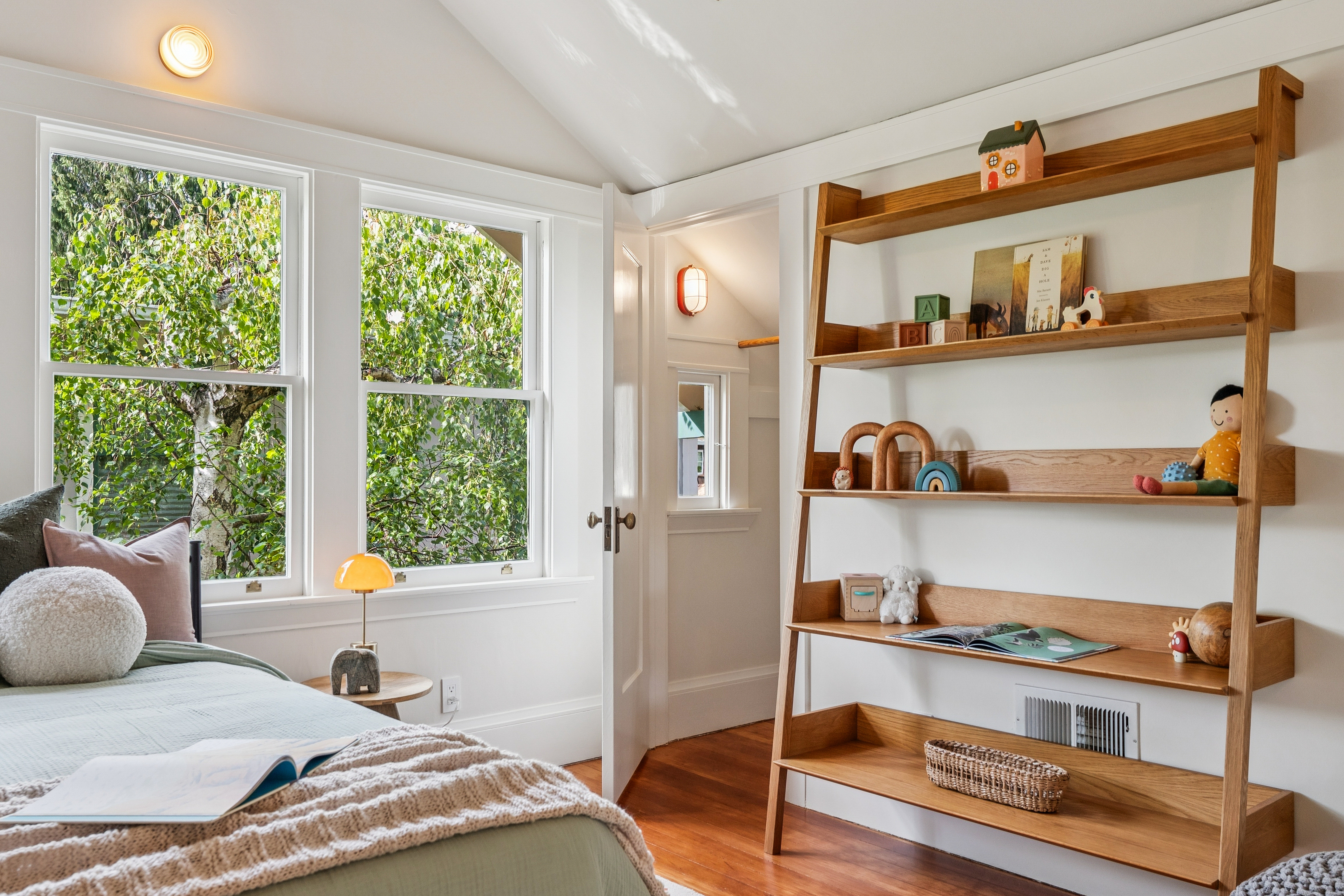  A True Rockridge Classic — Rich in Detail, Ready for Its Next Chapter - 物件實景