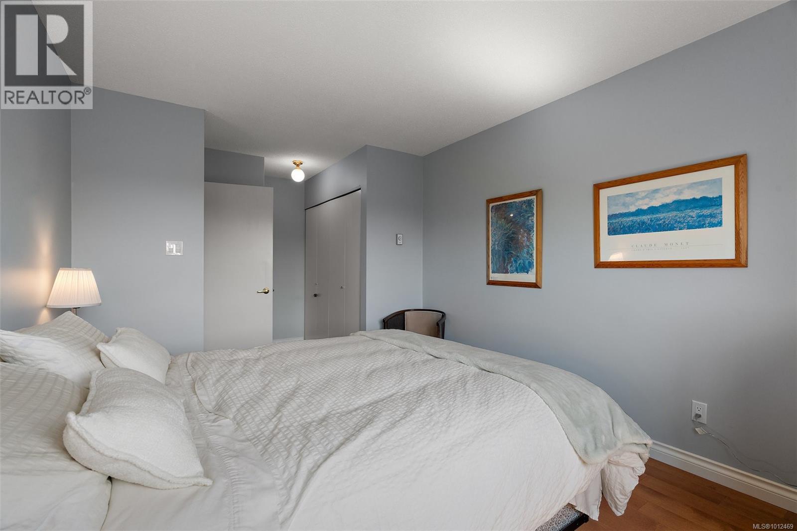 VICTORIA, British Columbia, V8V 2X5, CA, 2 Bedrooms Bedrooms, ,1 BathroomBathrooms,Residential,For Sale,1950619