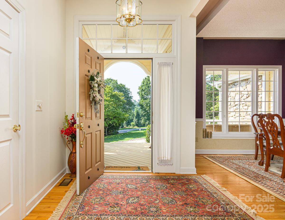 Hendersonville, North Carolina, 28739, United States, 3 Bedrooms Bedrooms, ,2 BathroomsBathrooms,Residential,For Sale,1974485