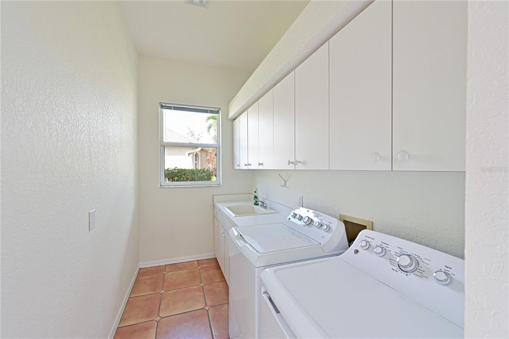 Bradenton, Florida, 34203, United States, 2 Bedrooms Bedrooms, ,3 BathroomsBathrooms,Residential,For Sale,1958401