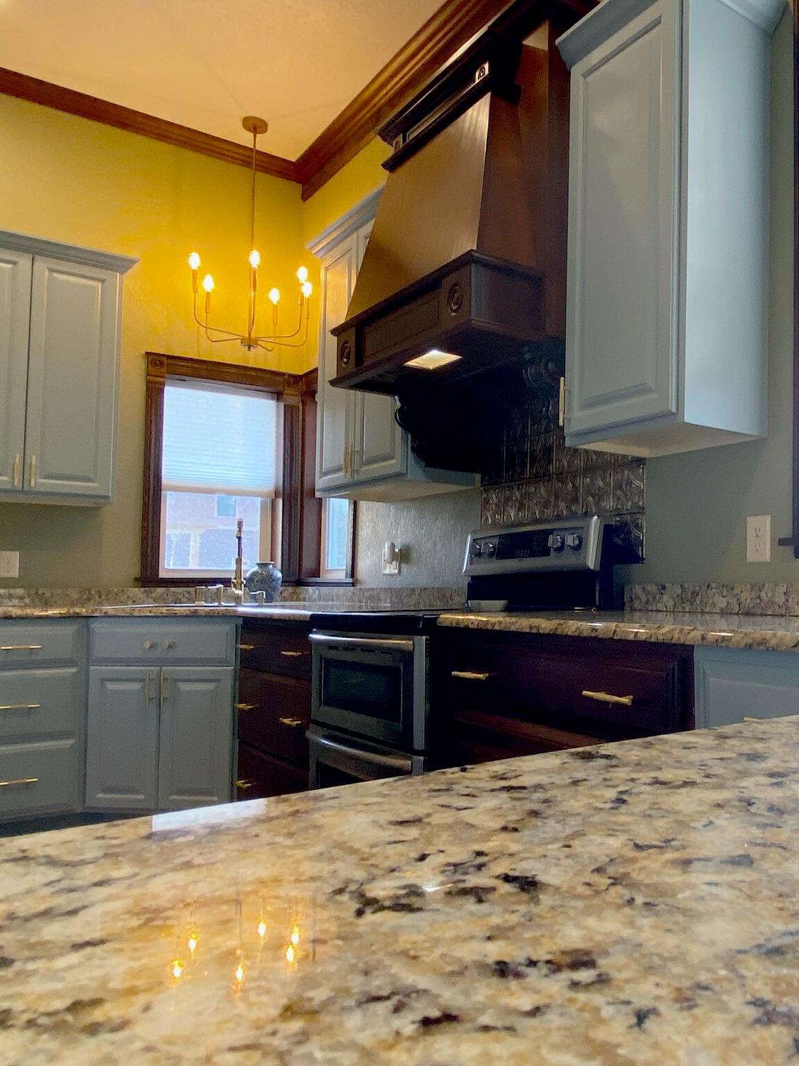 La Crosse, Wisconsin, 54601, United States, 6 Bedrooms Bedrooms, ,5 BathroomsBathrooms,Residential,For Sale,2018389