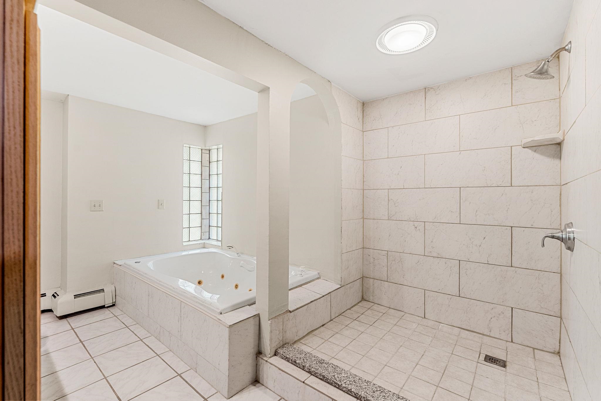 Bedford, New Hampshire, 03110, United States, 5 Bedrooms Bedrooms, ,5 BathroomsBathrooms,Residential,For Sale,1838857