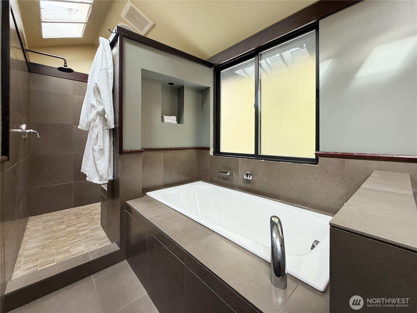 Hat Island, Washington, 98206, United States, 2 Bedrooms Bedrooms, ,2 BathroomsBathrooms,Residential,For Sale,1974776