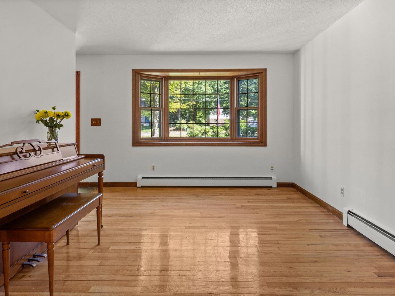 Essex, Vermont, 05452, United States, 4 Bedrooms Bedrooms, ,2 BathroomsBathrooms,Residential,For Sale,1927530