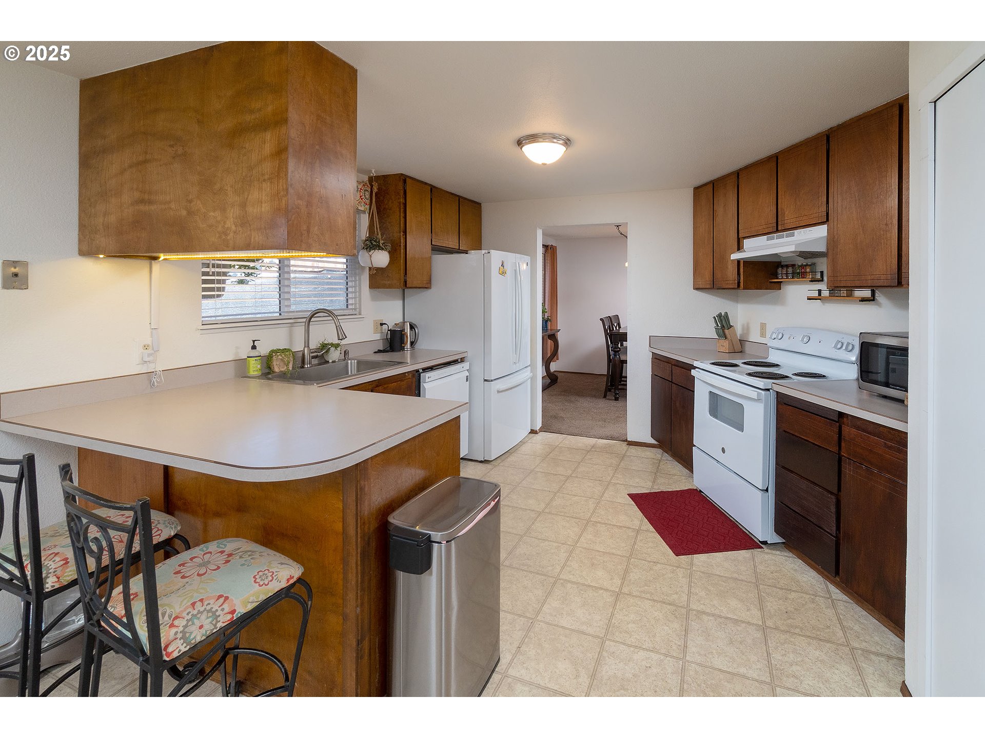 Bend, Oregon, 97701, United States, 3 Bedrooms Bedrooms, ,2 BathroomsBathrooms,Residential,For Sale,1960454