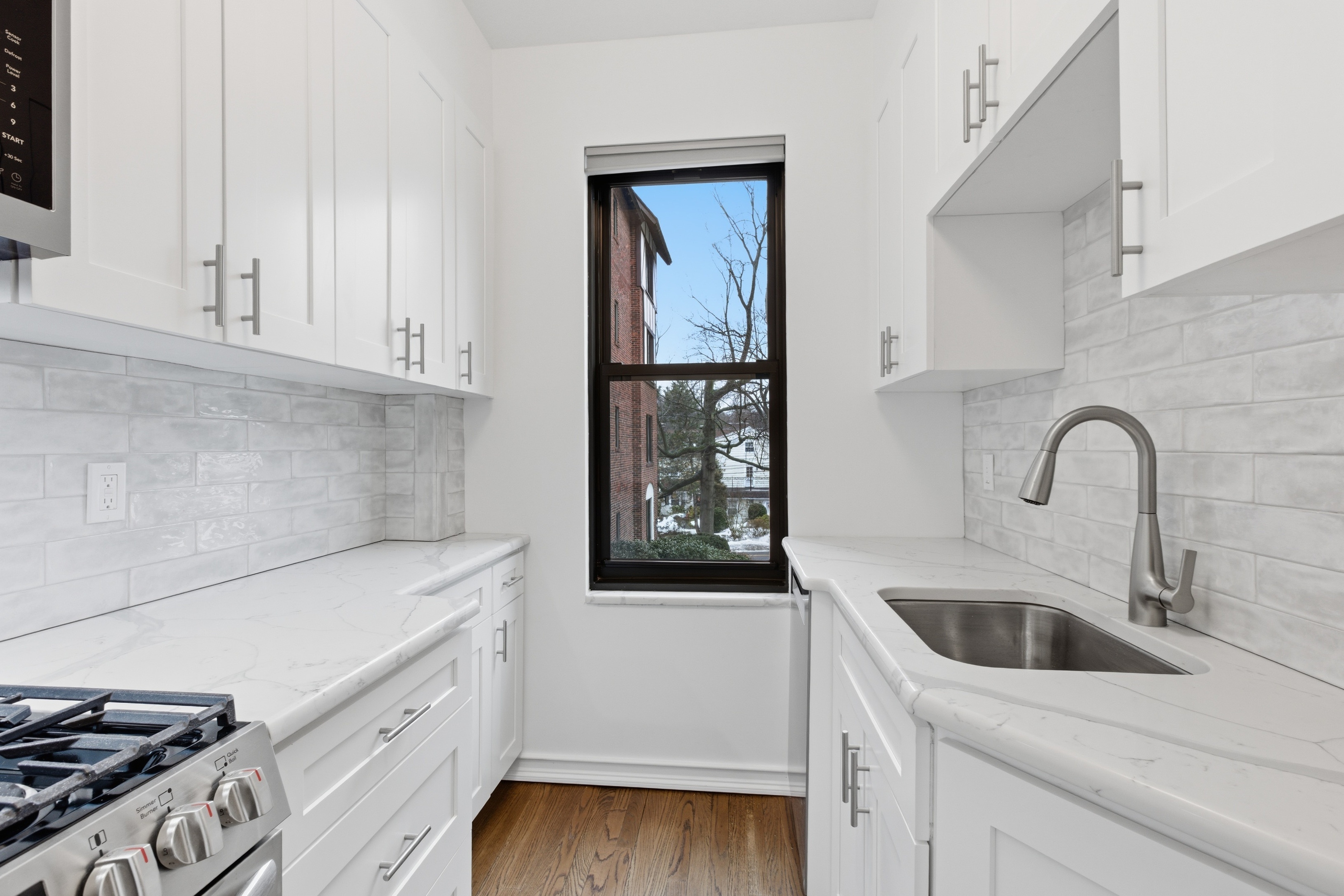  242 Bronxville Road - 物件實景