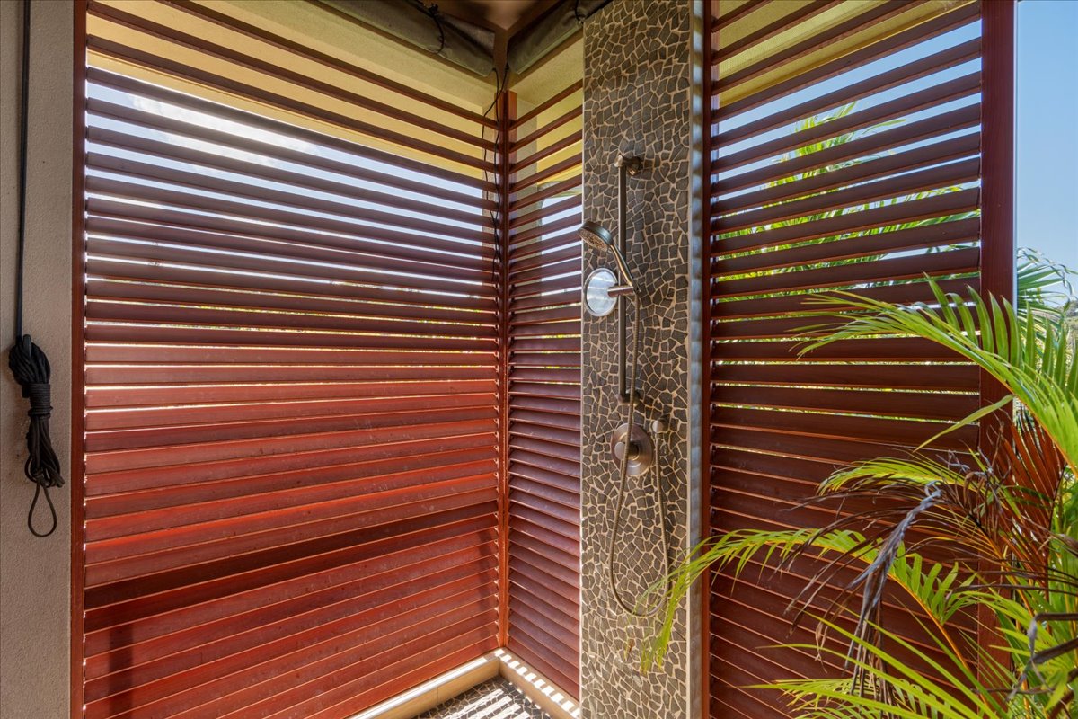 Haiku, Hawaii, 96708, United States, 4 Bedrooms Bedrooms, ,3 BathroomsBathrooms,Residential,For Sale,2002523