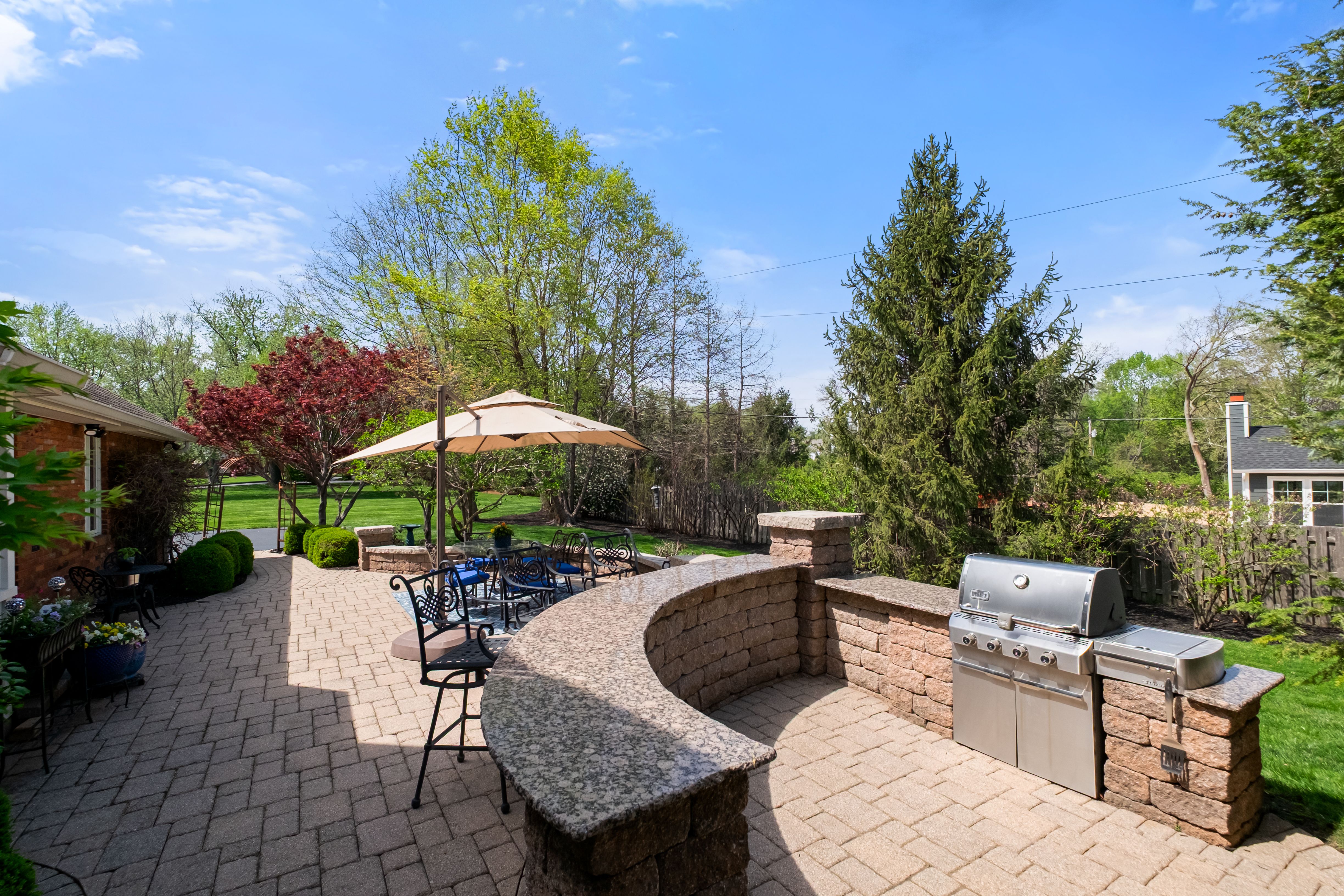  Welcome to this highly sought after home in Carberry Place l - 物件實景