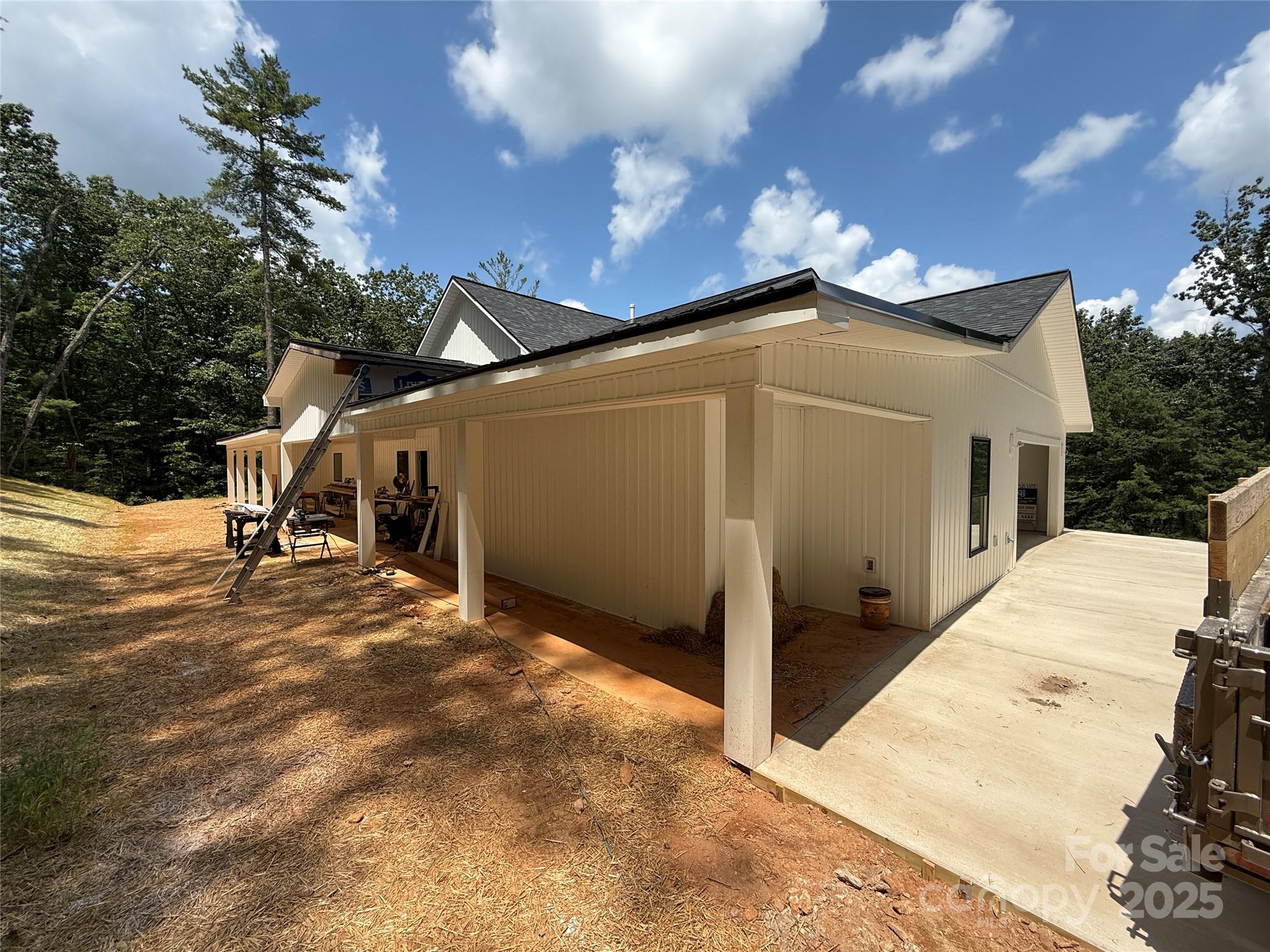 Lenoir, North Carolina, 28645, United States, 4 Bedrooms Bedrooms, ,3 BathroomsBathrooms,Residential,For Sale,1906492