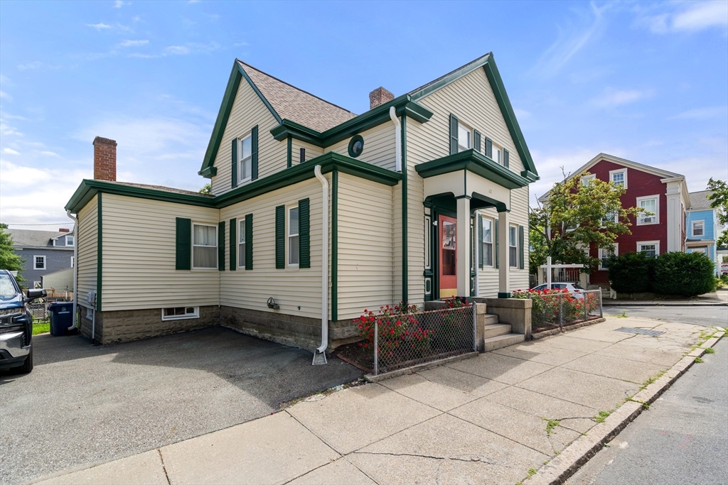 New Bedford, Massachusetts, 02740, United States, 4 Bedrooms Bedrooms, ,3 BathroomsBathrooms,Residential,For Sale,1897669