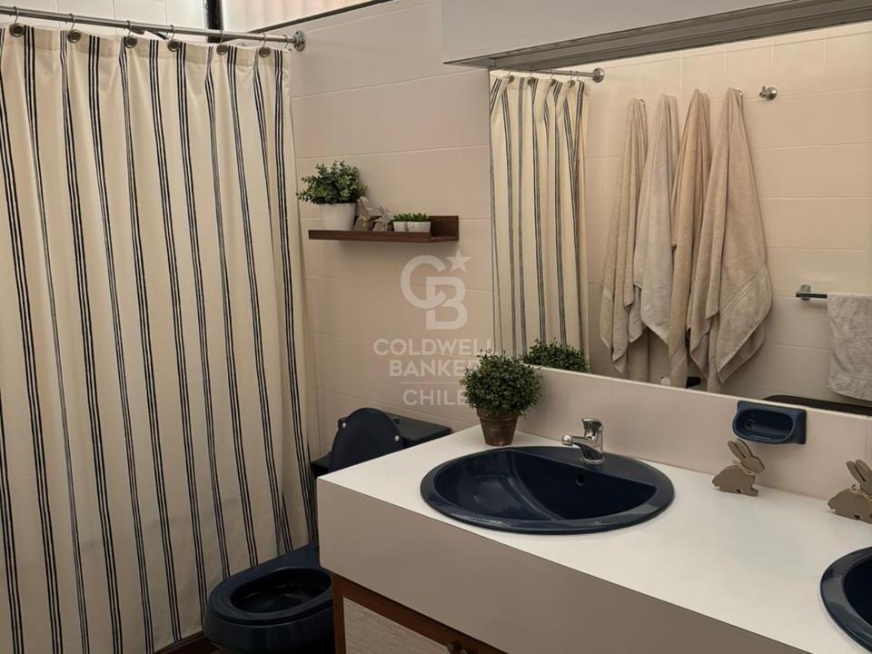 Vitacura, Chile, 5 Bedrooms Bedrooms, ,4 BathroomsBathrooms,Residential,For Sale,1999765