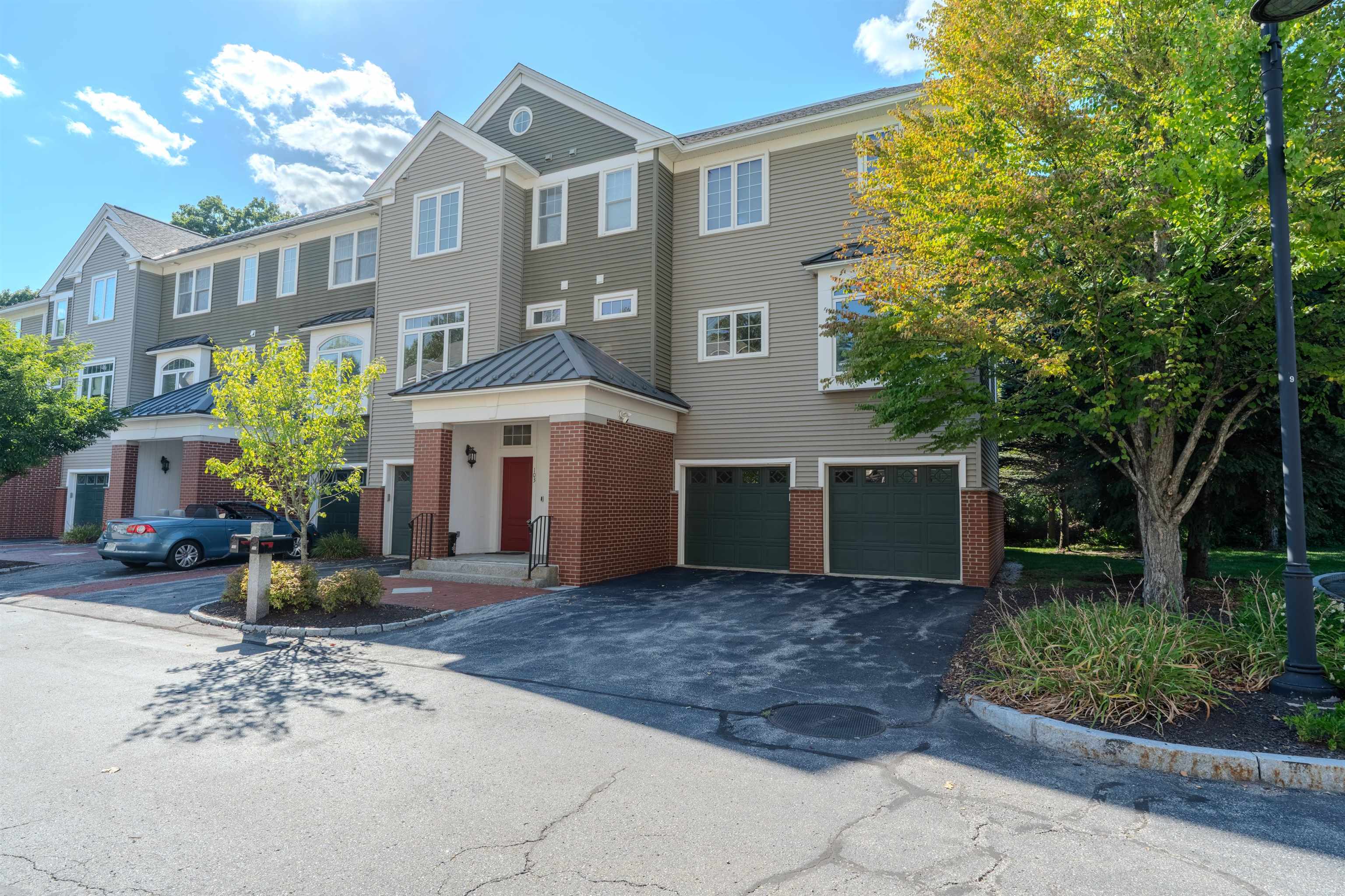 Manchester, New Hampshire, 03101, United States, 2 Bedrooms Bedrooms, ,1 BathroomBathrooms,Residential,For Sale,1933144