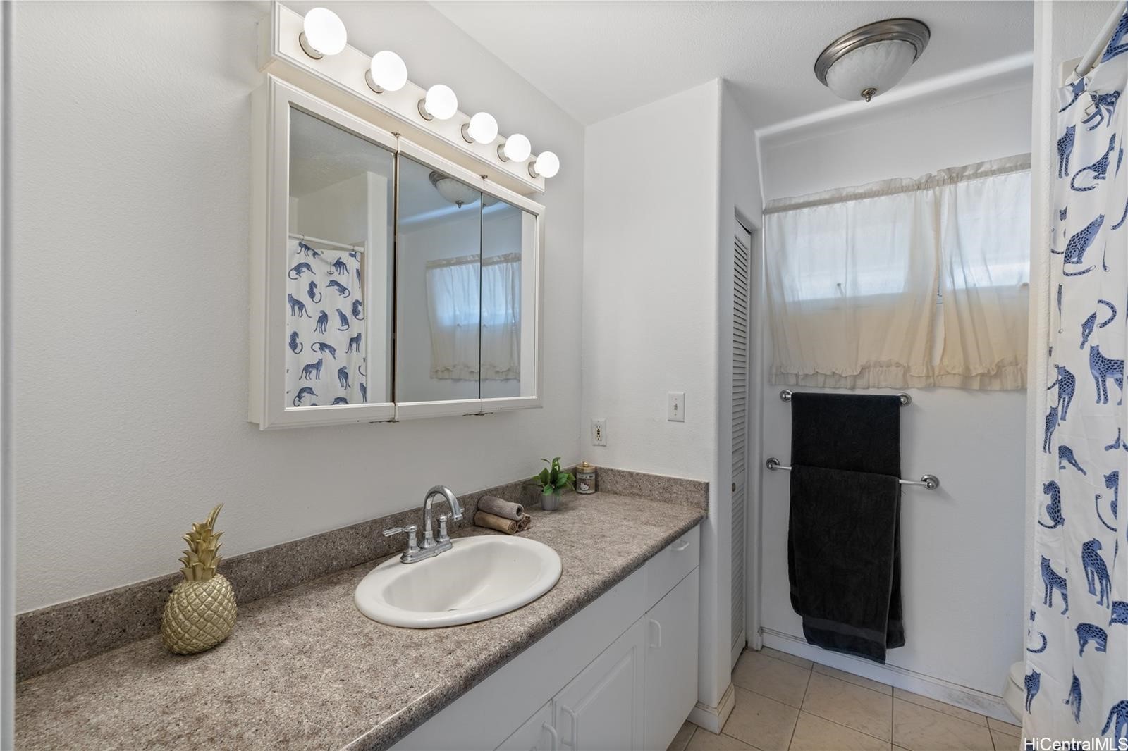 Honolulu, Hawaii, 96817, United States, 3 Bedrooms Bedrooms, ,2 BathroomsBathrooms,Residential,For Sale,1986474