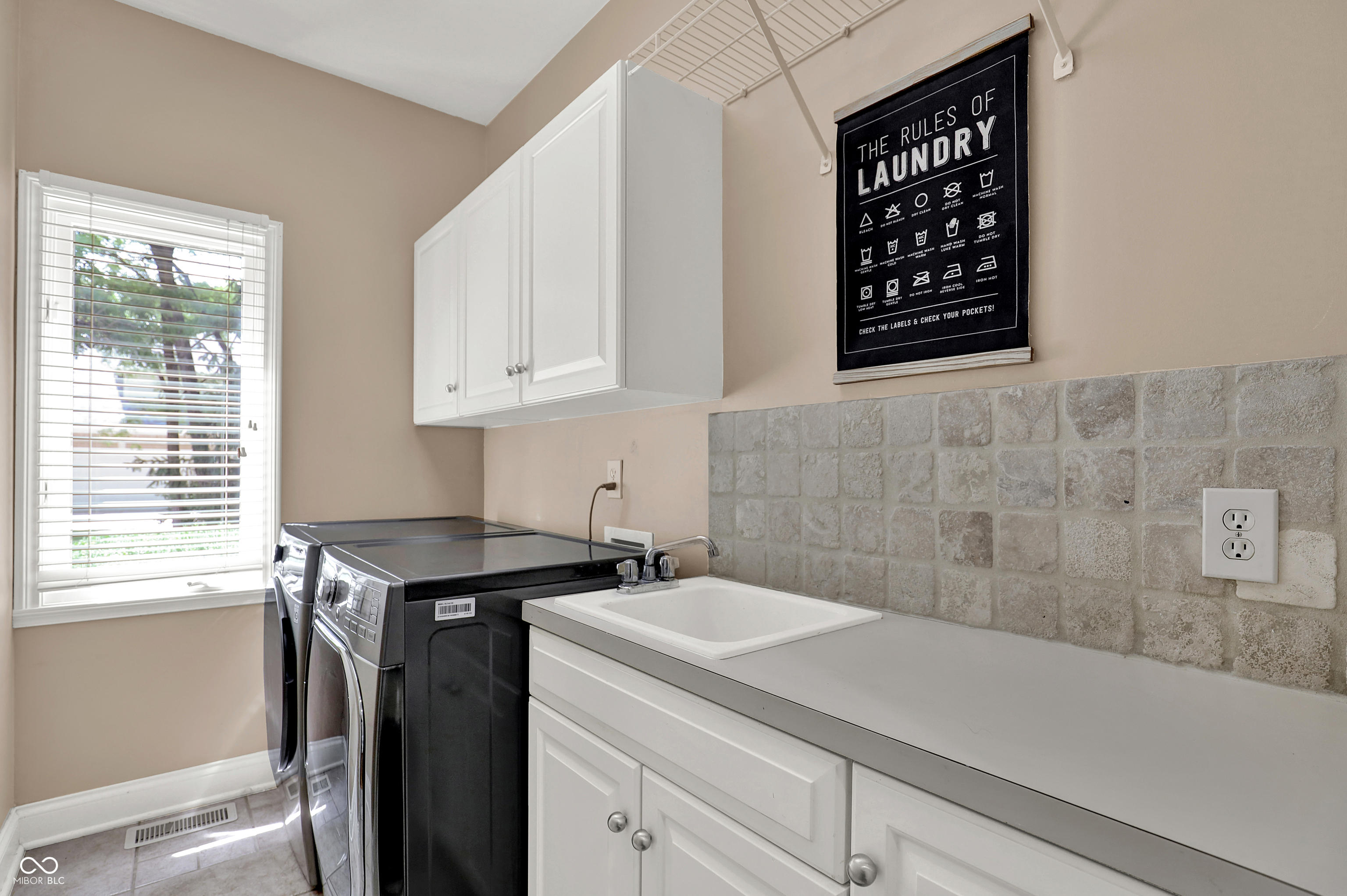 Zionsville, Indiana, 46077, United States, 5 Bedrooms Bedrooms, ,5 BathroomsBathrooms,Residential,For Sale,1978641