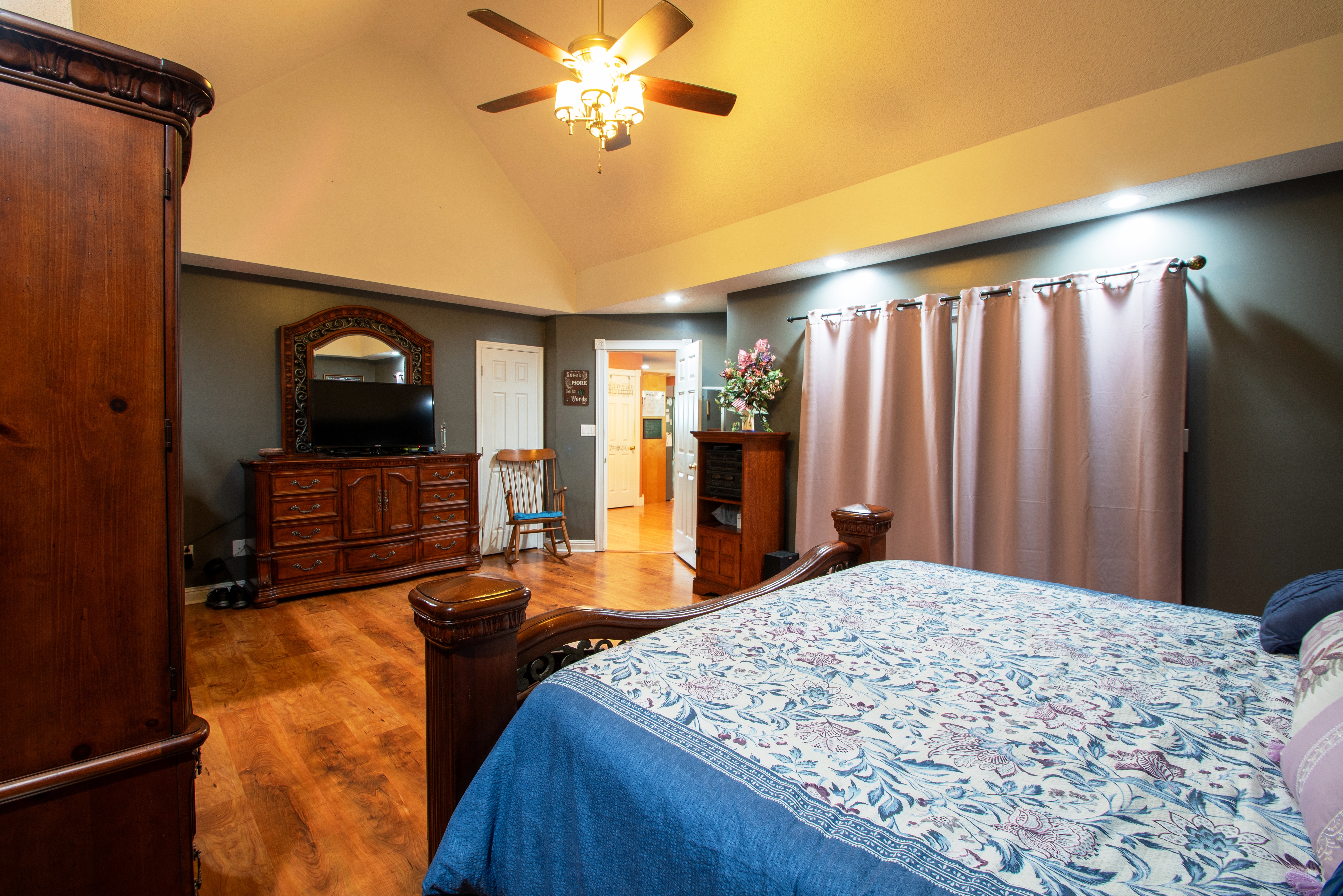 Paducah, Kentucky, 42003, United States, 4 Bedrooms Bedrooms, ,2 BathroomsBathrooms,Residential,For Sale,1974262