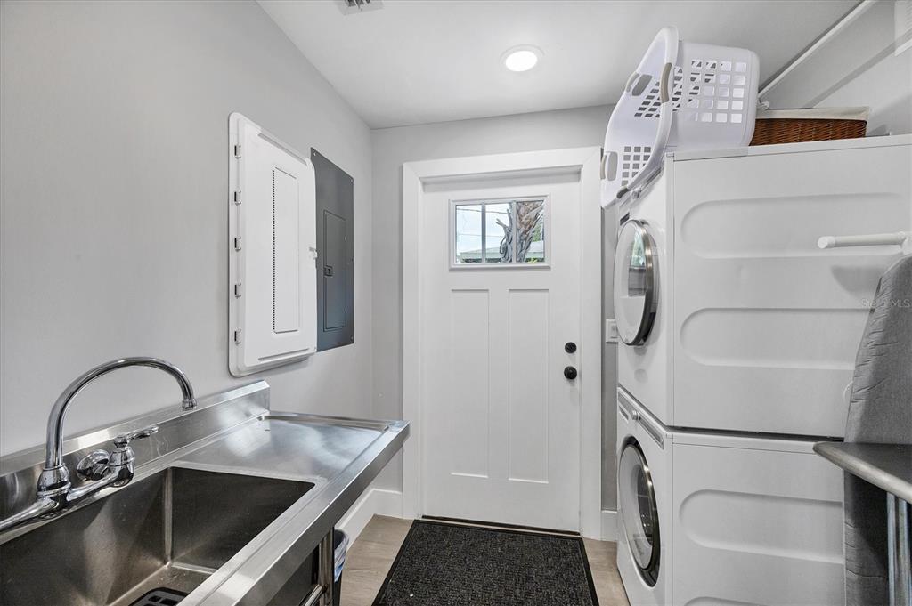 Sarasota, Florida, 34236, United States, 2 Bedrooms Bedrooms, ,2 BathroomsBathrooms,Residential,For Sale,1960747