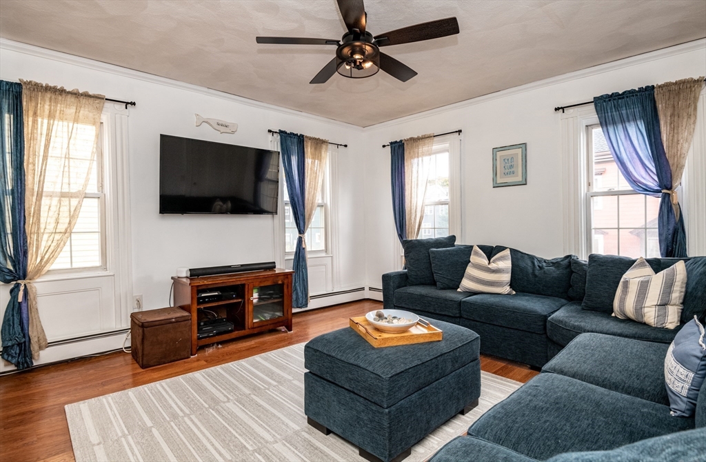 Salem, Massachusetts, 01970, United States, 3 Bedrooms Bedrooms, ,2 BathroomsBathrooms,Residential,For Sale,1990953