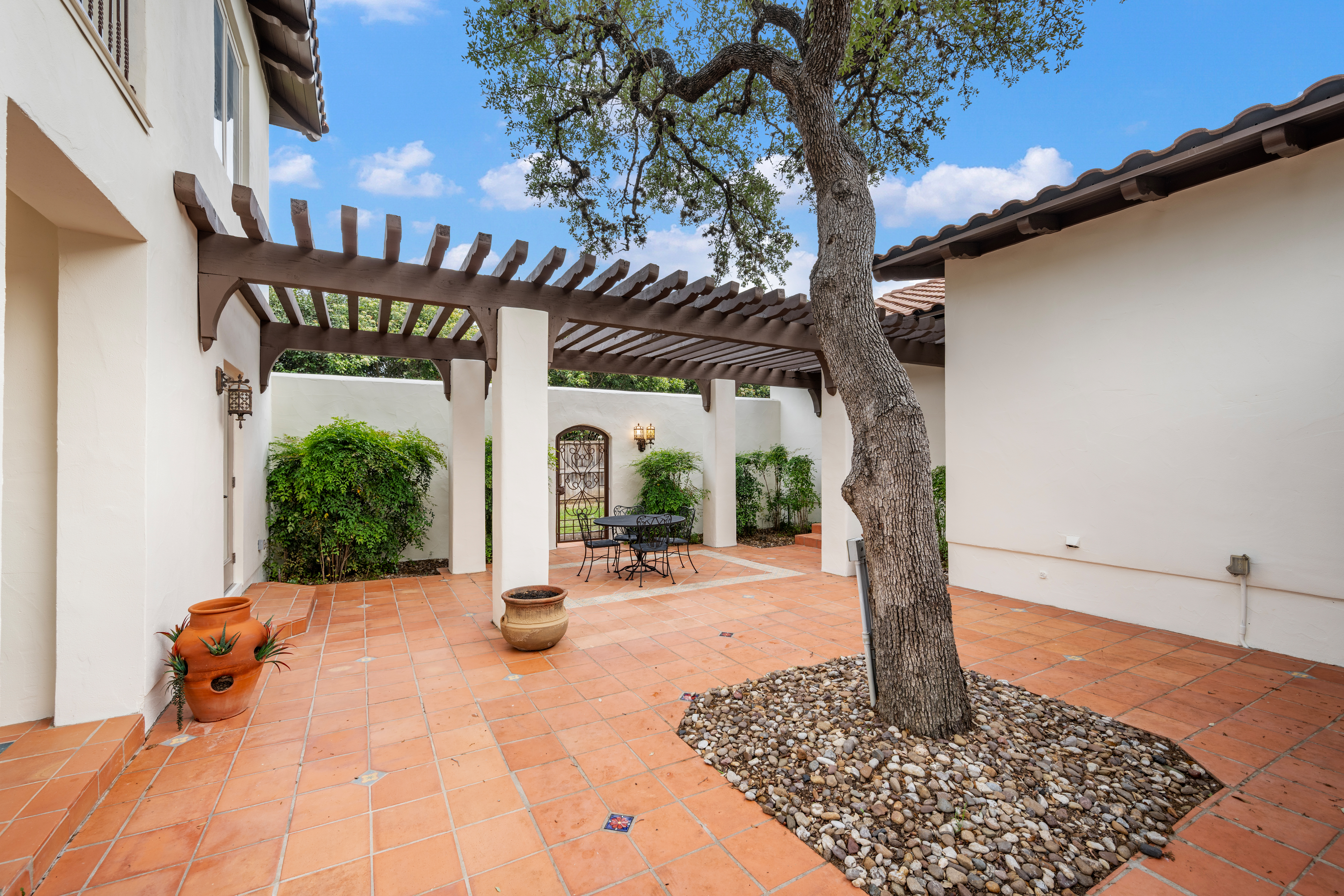  Custom Estate with Pool, Courtyard and Wine Room - 物件實景