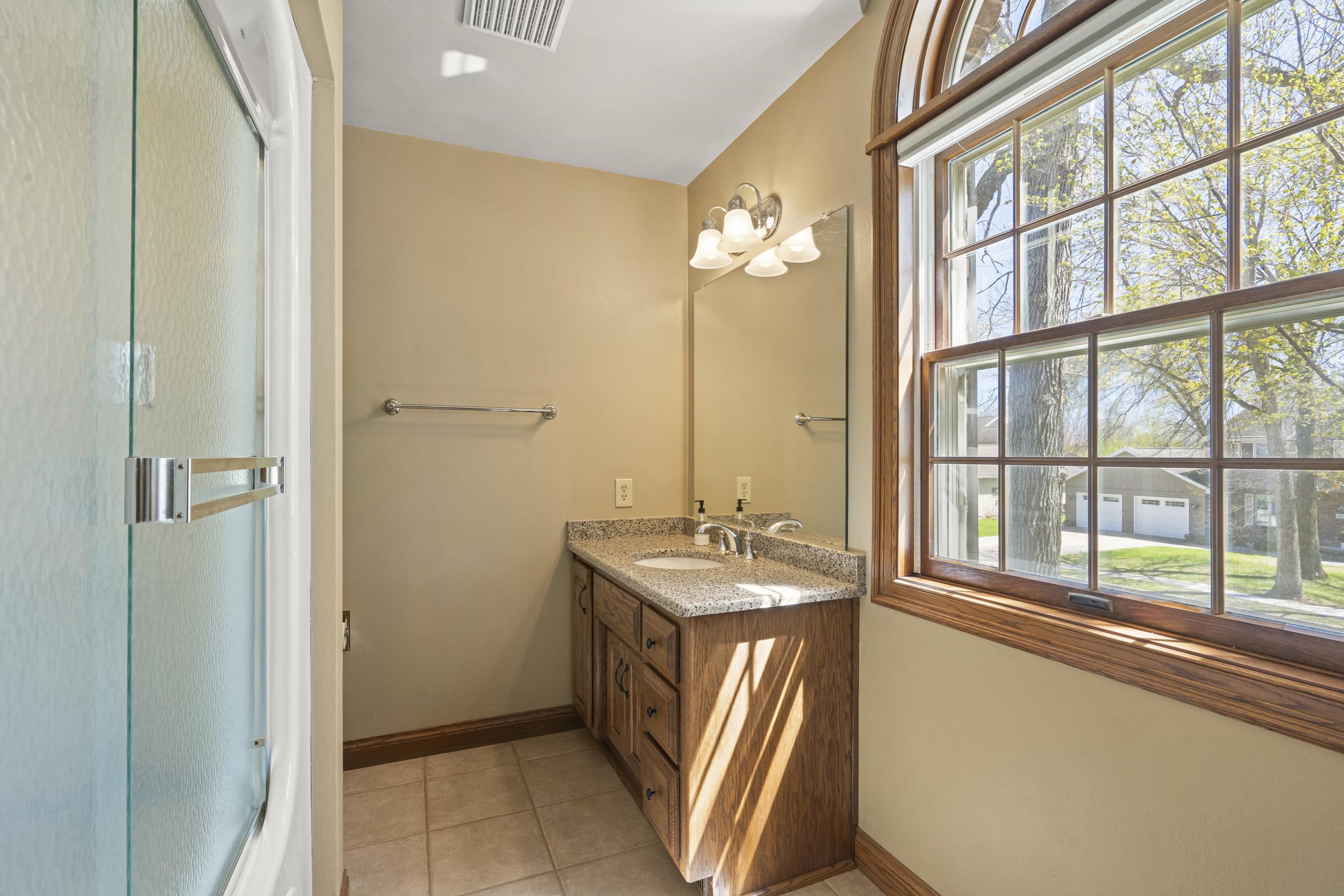 Appleton, Wisconsin, 54915, United States, 4 Bedrooms Bedrooms, ,4 BathroomsBathrooms,Residential,For Sale,1921997