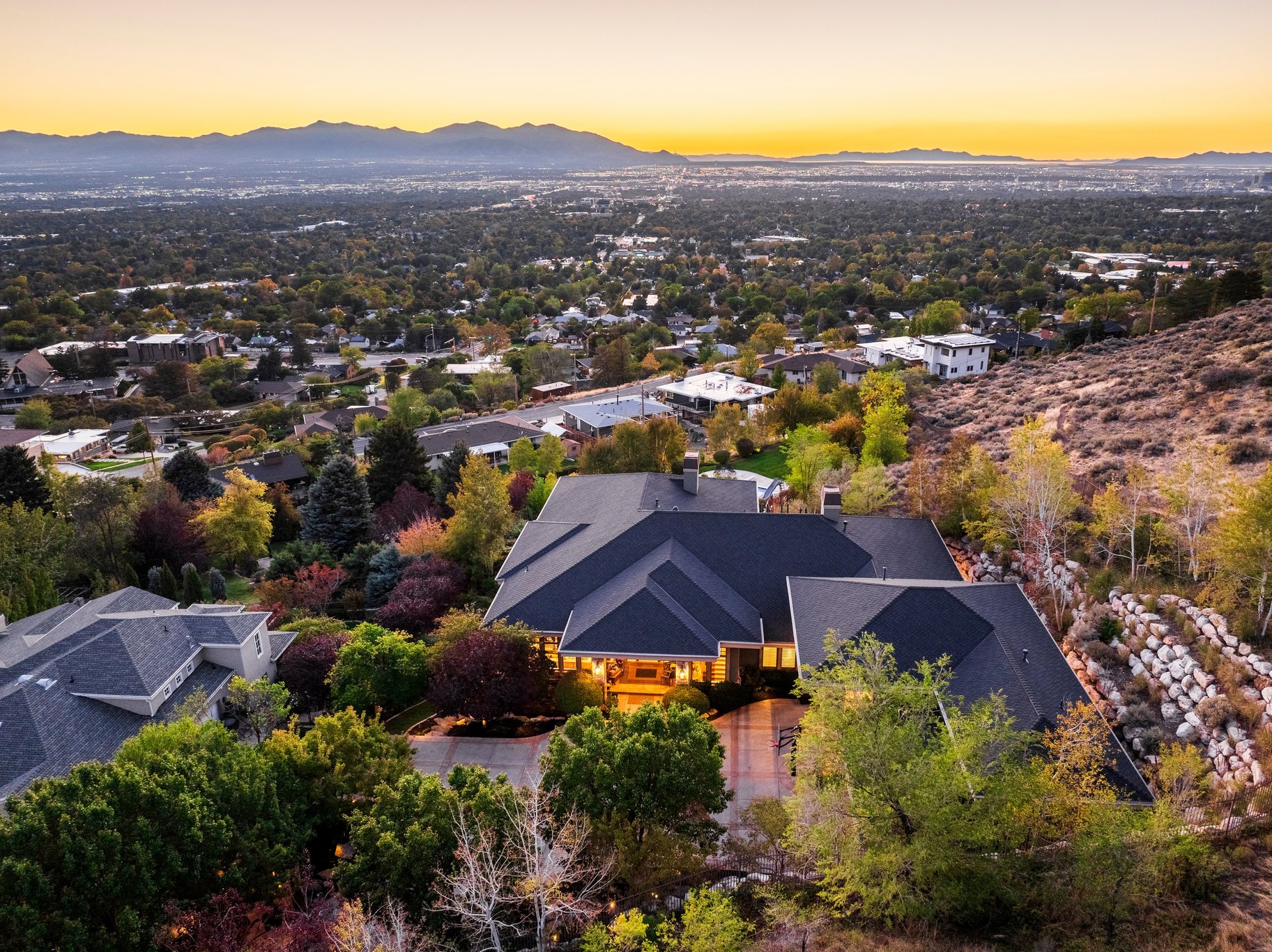 Timeless East Bench Craftsman Estate with Gated Entry, Expansive Light and Views - 物件實景