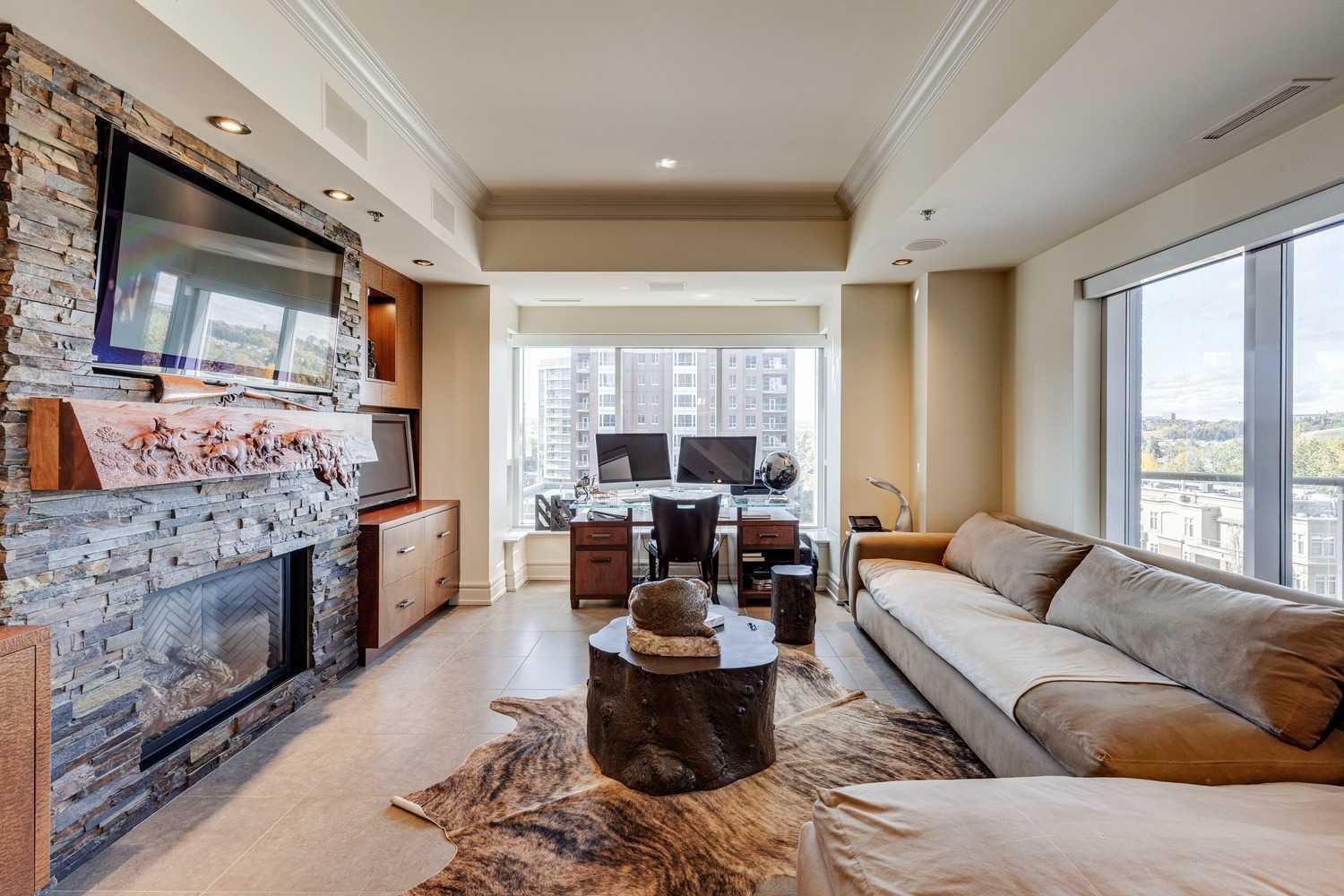 CALGARY, Alberta, T2P 5N4, CA, 2 Bedrooms Bedrooms, ,3 BathroomsBathrooms,Residential,For Sale,1837238