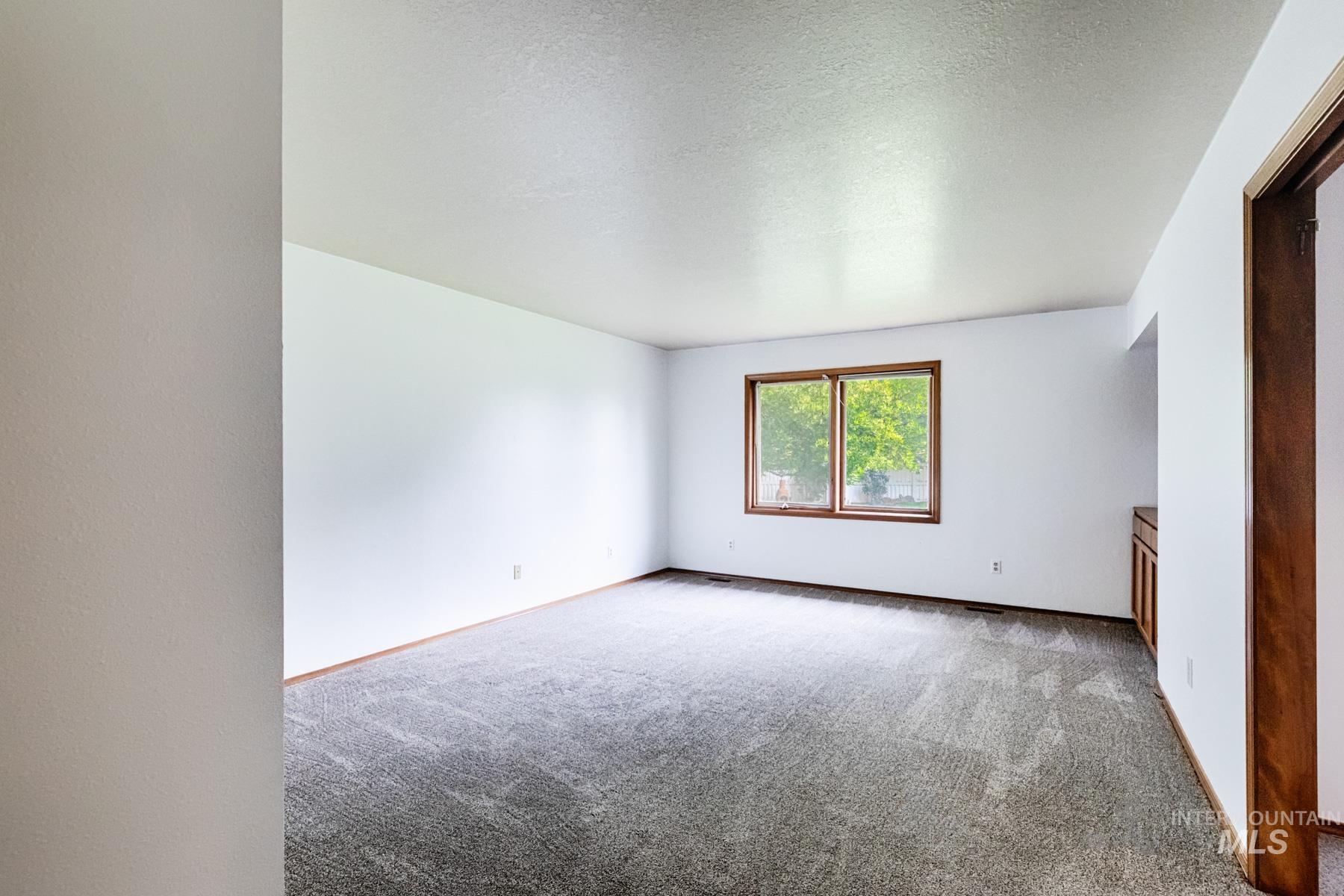 Kuna, Idaho, 83634, United States, 6 Bedrooms Bedrooms, ,4 BathroomsBathrooms,Residential,For Sale,1950984