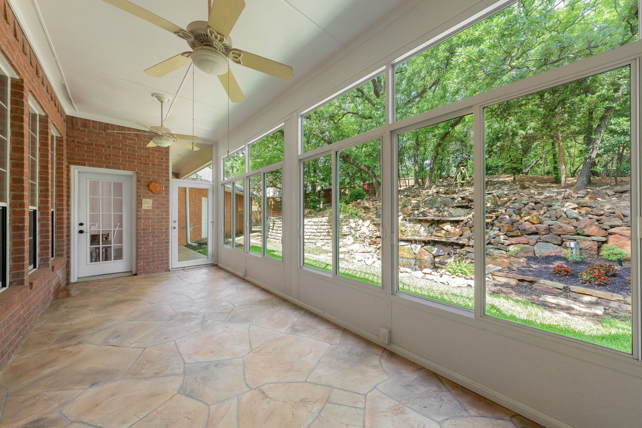  Hilltop Luxury in Monticello with Panoramic Views & Outdoor Amenities - 物件實景