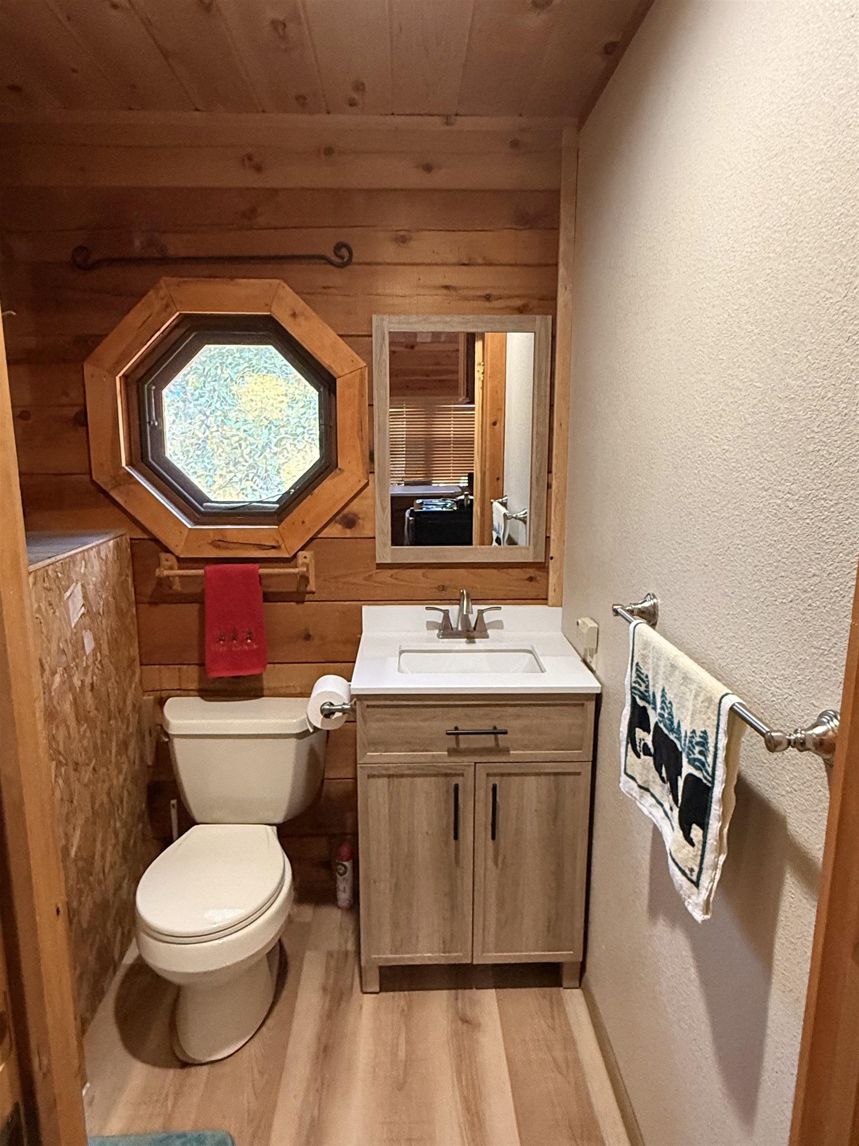 Tahoma, California, 96142, United States, 2 Bedrooms Bedrooms, ,1 BathroomBathrooms,Residential,For Sale,1848171