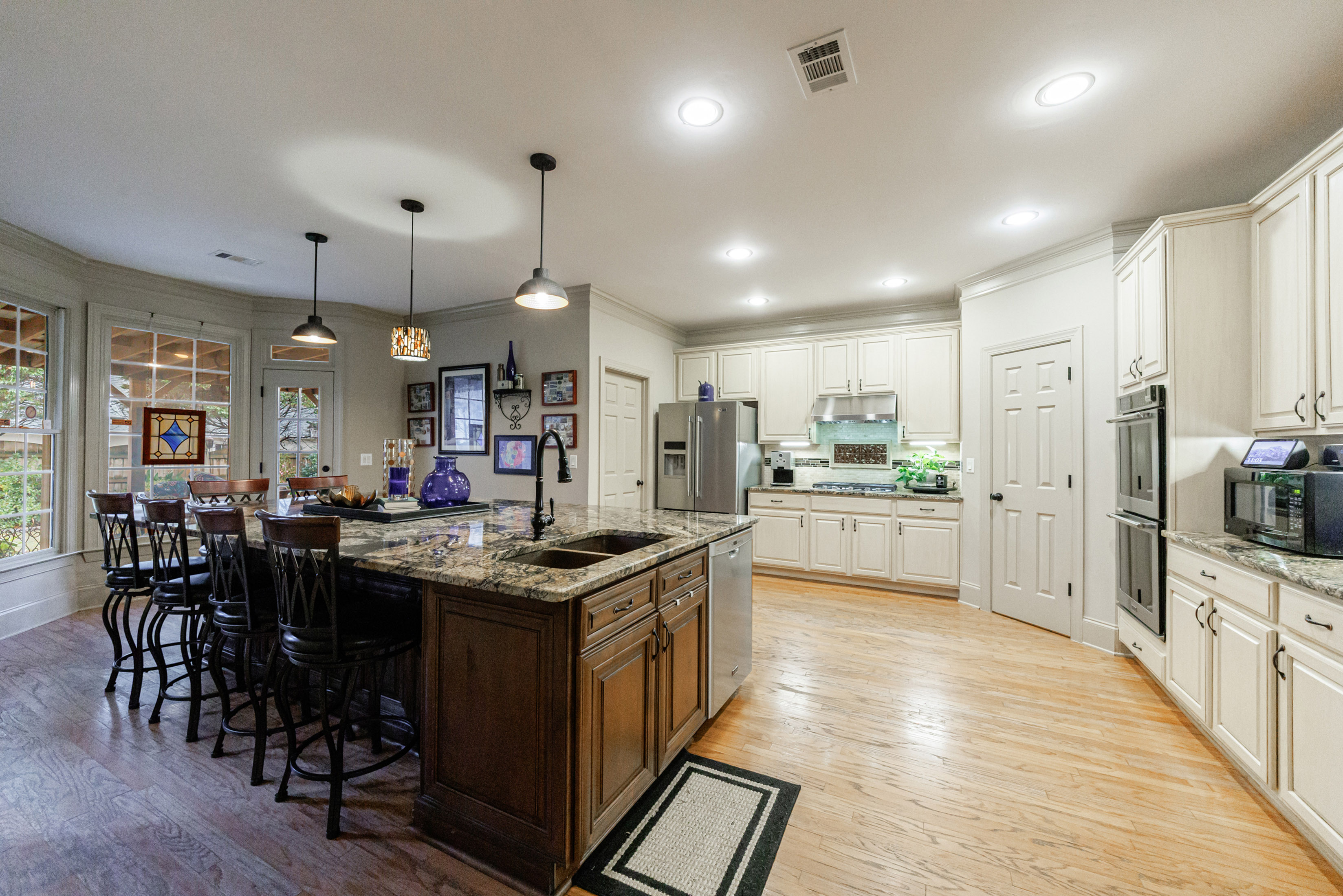  Beautifully Updated and Well Maintained Home in Sought-after Highcroft Community - 物件實景