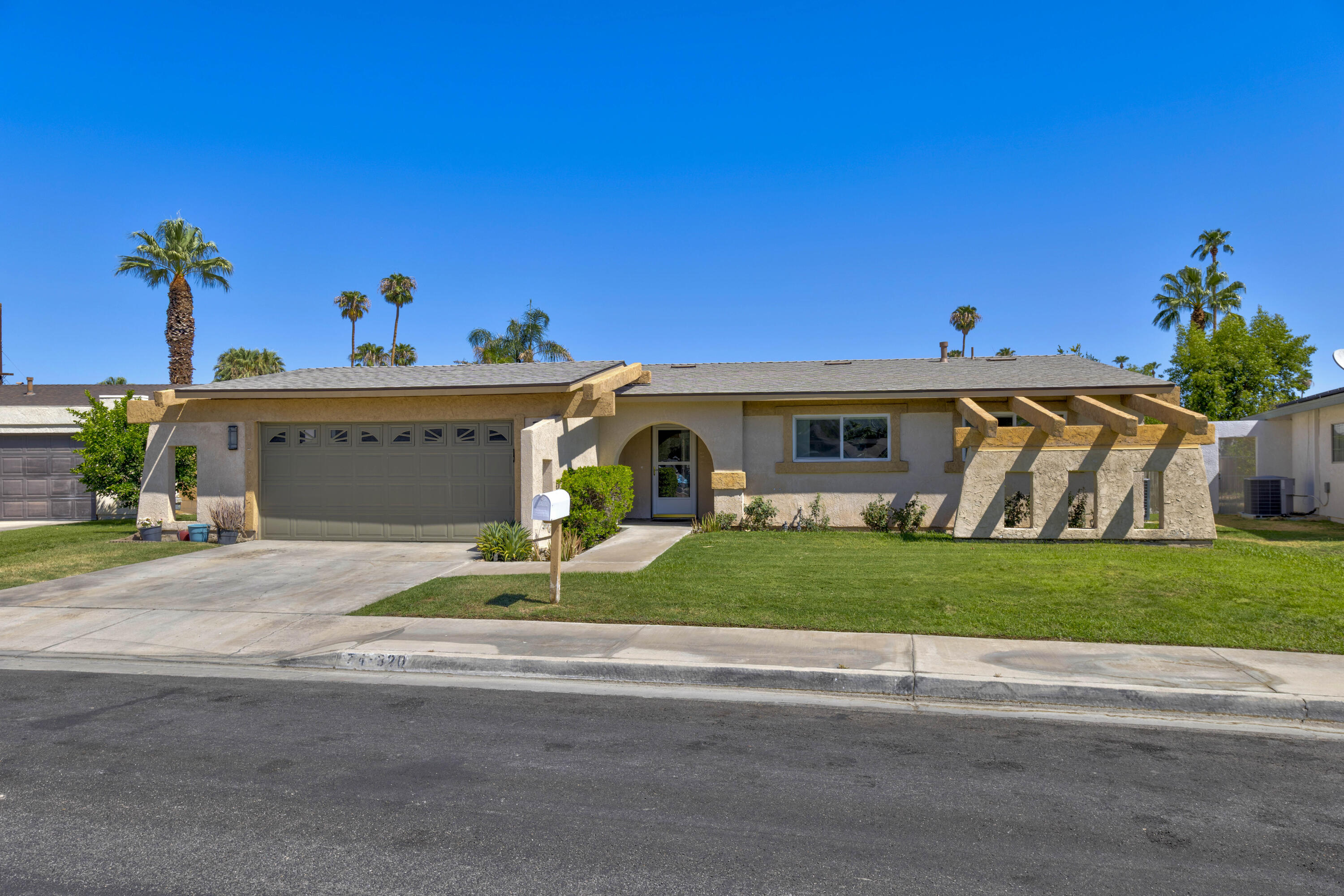 Palm Desert, California, 92260, United States, 3 Bedrooms Bedrooms, ,2 BathroomsBathrooms,Residential,For Sale,1906688